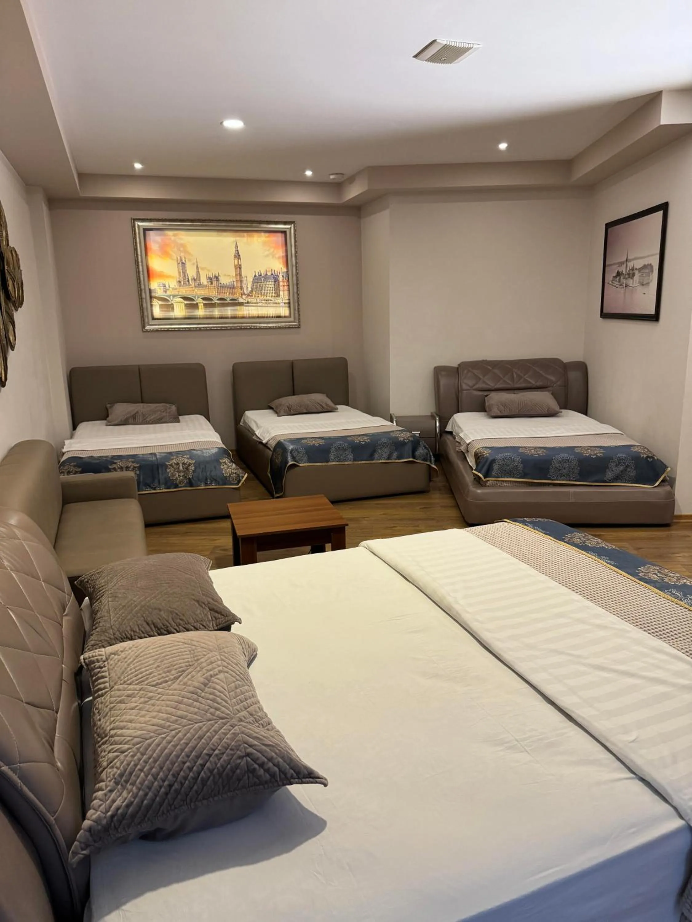 Bedroom, Bed in Park Hotel Tirana