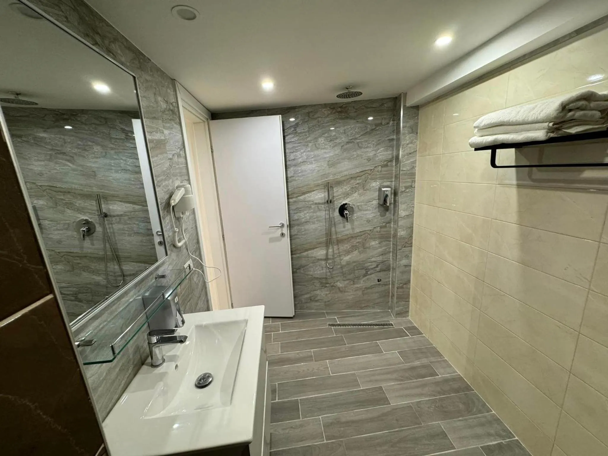 Bathroom in Park Hotel Tirana