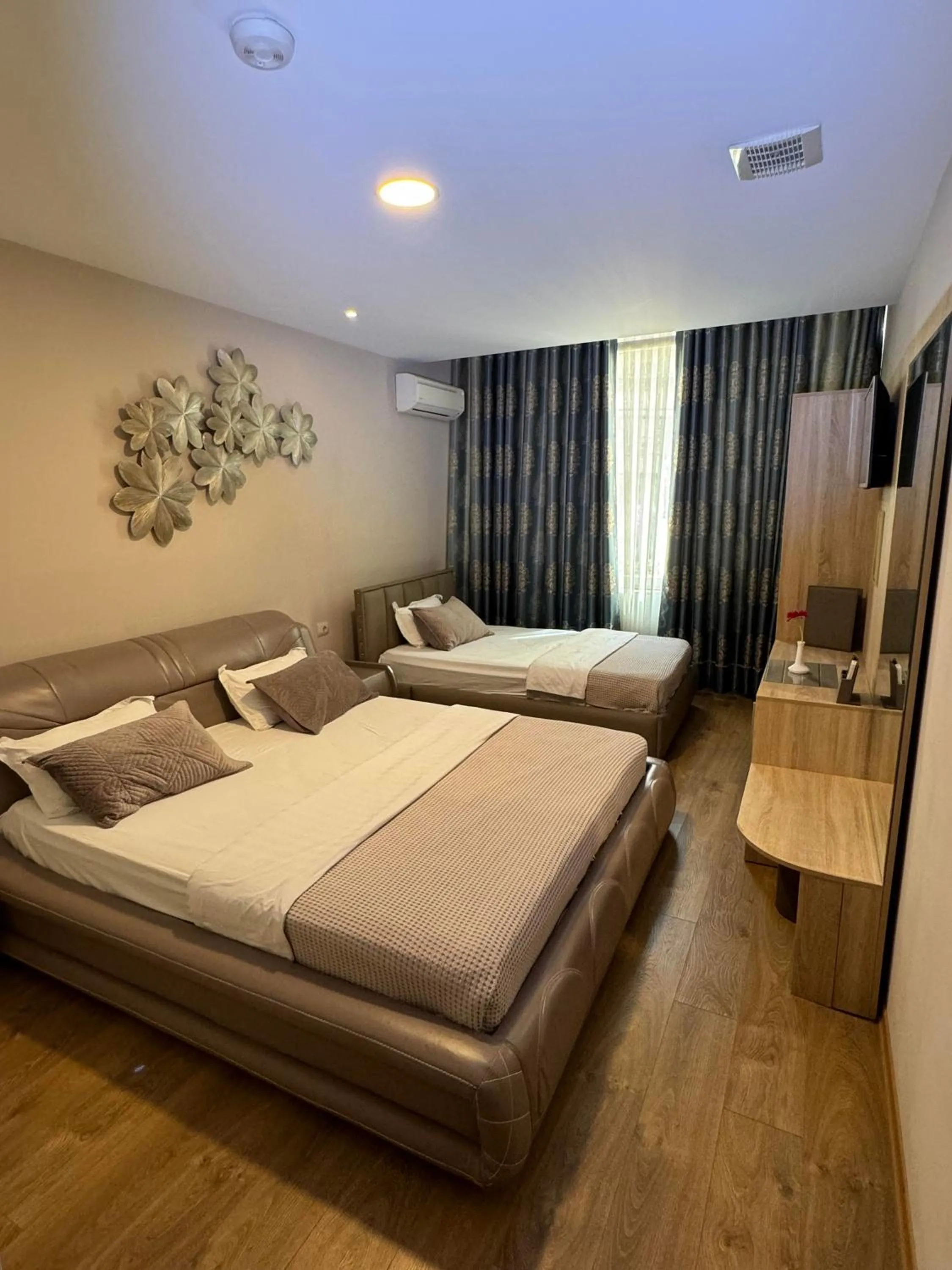 Bedroom, Bed in Park Hotel Tirana