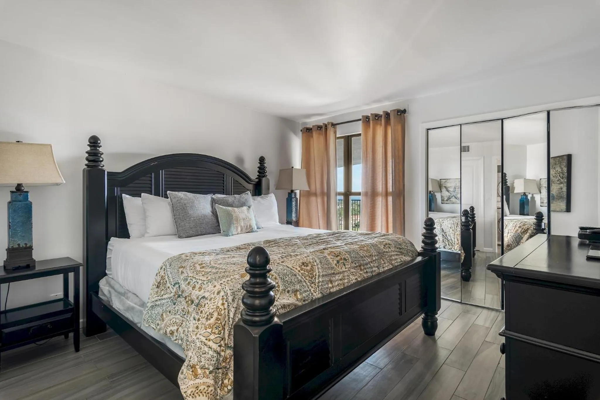 Bed in Beachside Two 4348