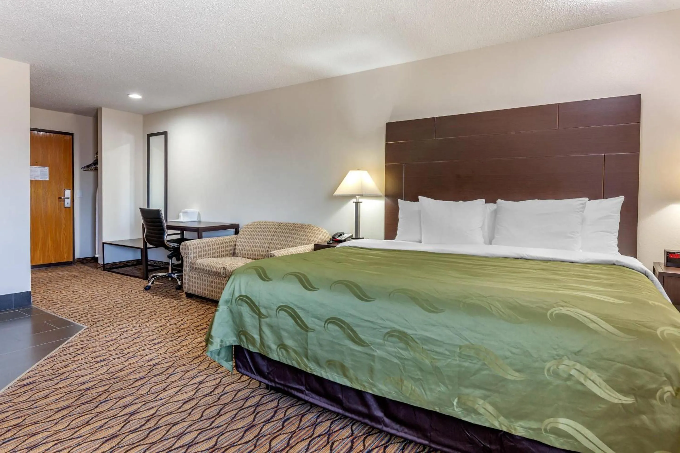 Bedroom, Bed in Quality Inn New London