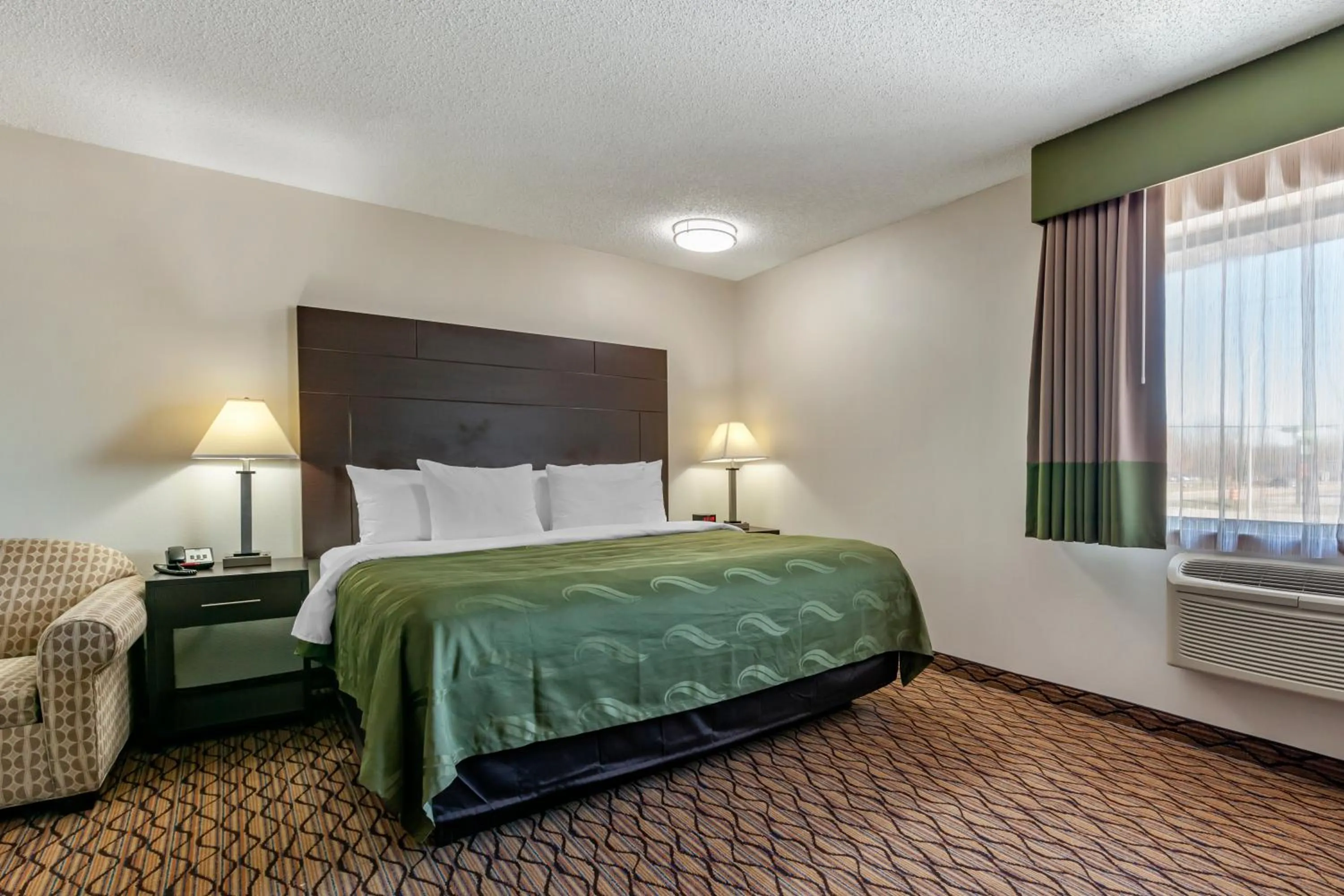 Bedroom, Bed in Quality Inn New London