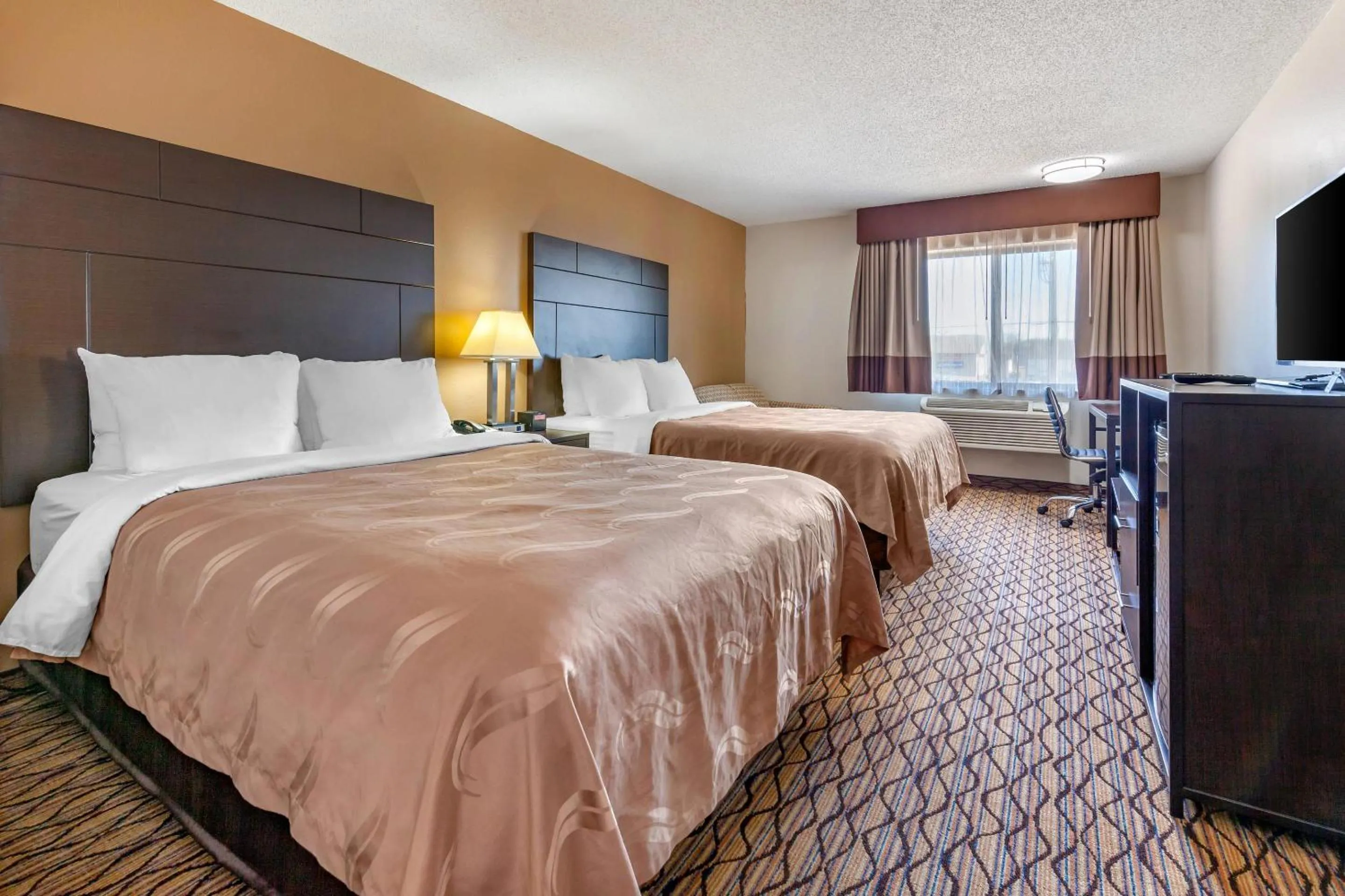 Bedroom, Bed in Quality Inn New London