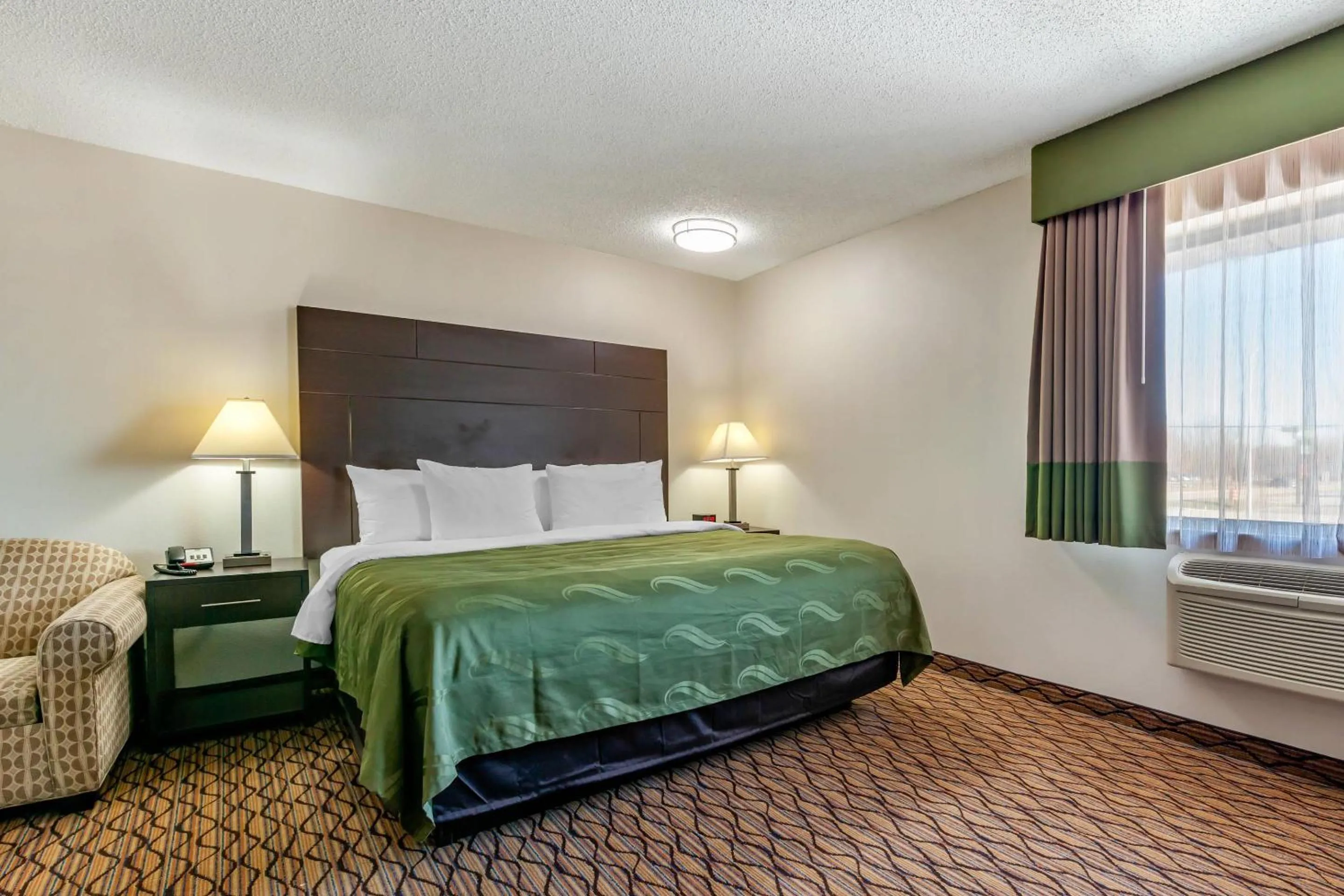 Bedroom, Bed in Quality Inn New London