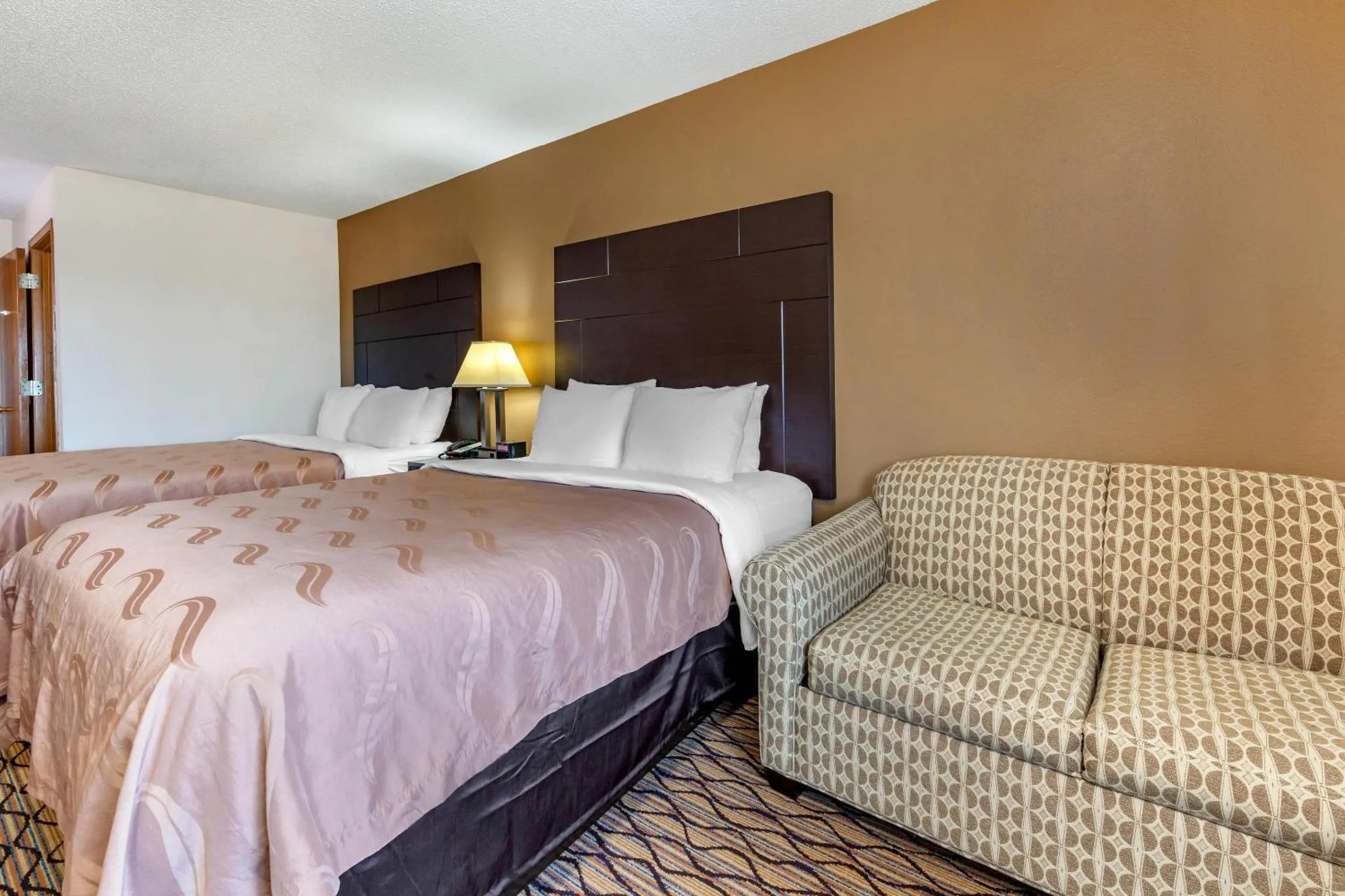 Bedroom, Bed in Quality Inn New London