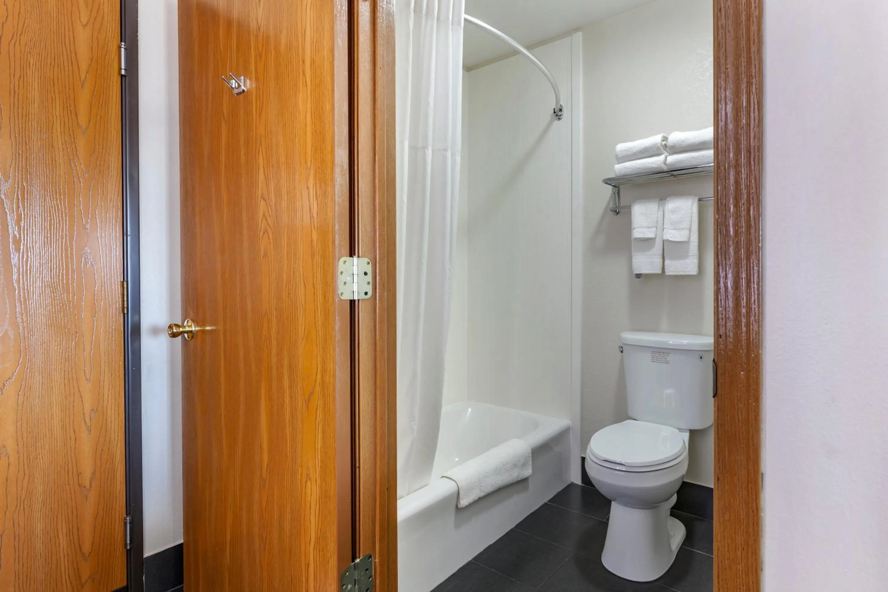 Bathroom in Quality Inn New London