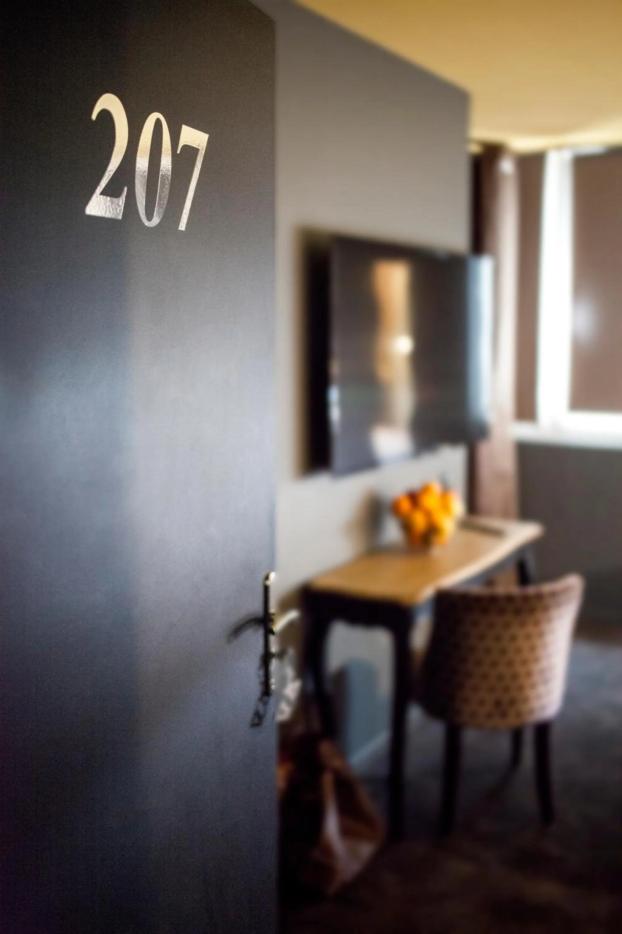 TV and multimedia in Cit'Hotel B Hotel Brasserie