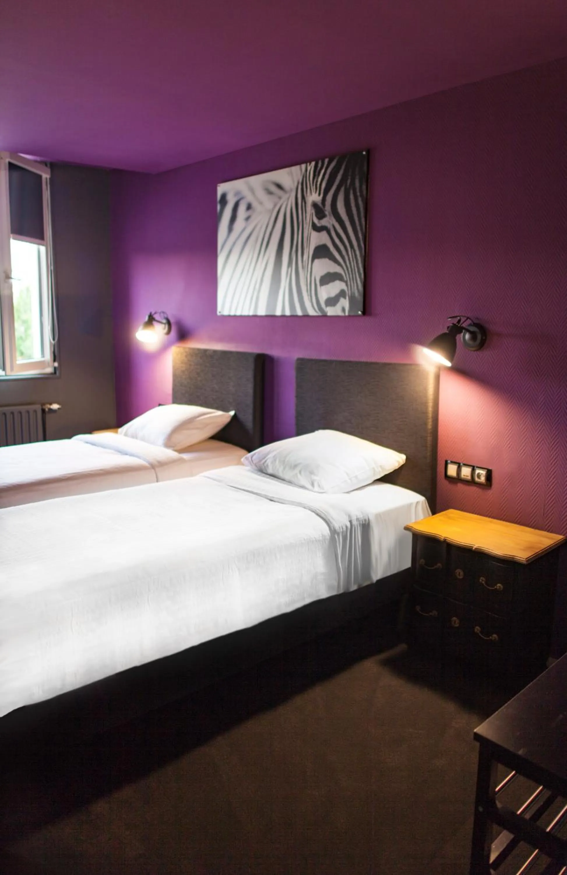 TV and multimedia, Bed in Cit'Hotel B Hotel Brasserie