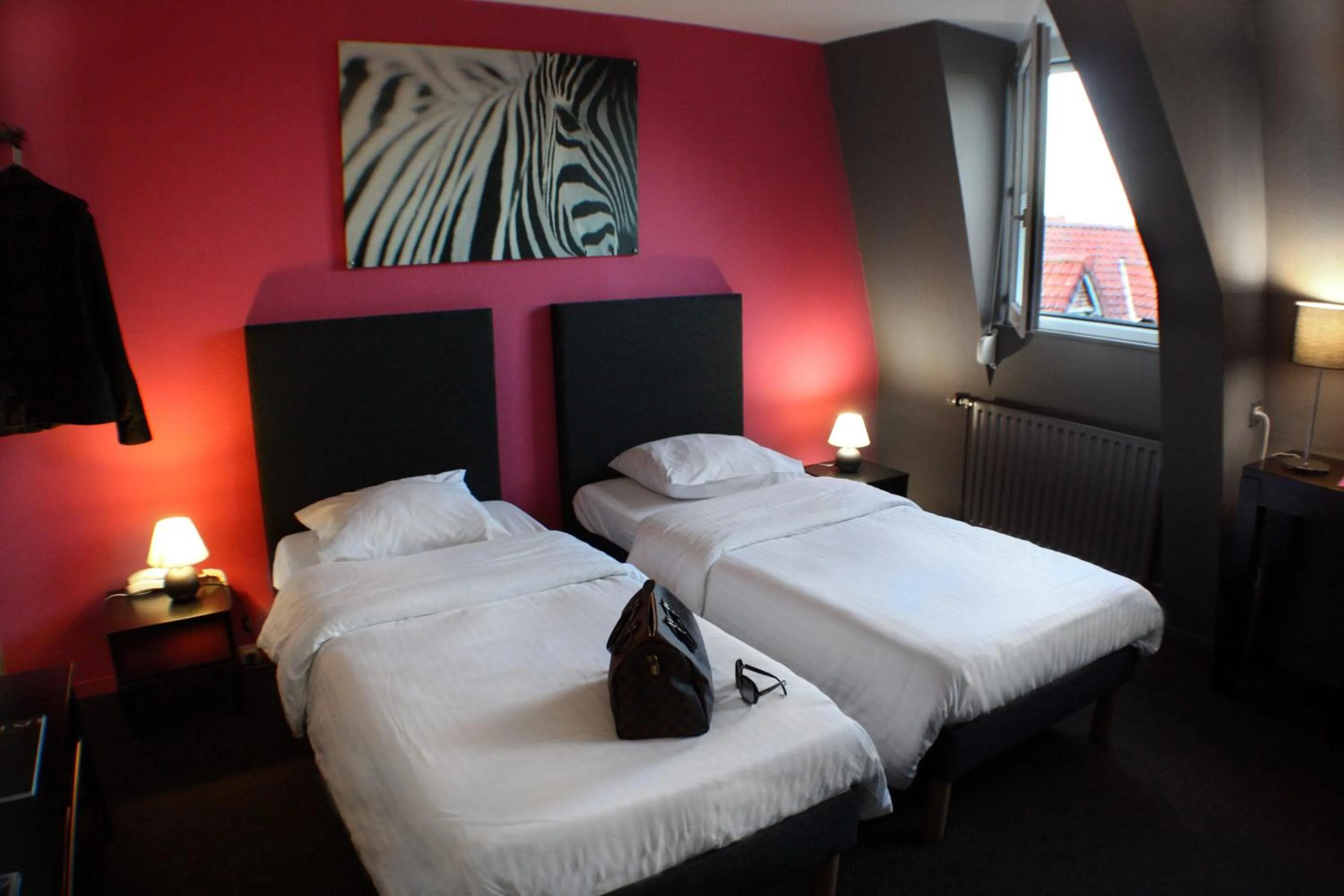 Bedroom, Bed in Cit'Hotel B Hotel Brasserie