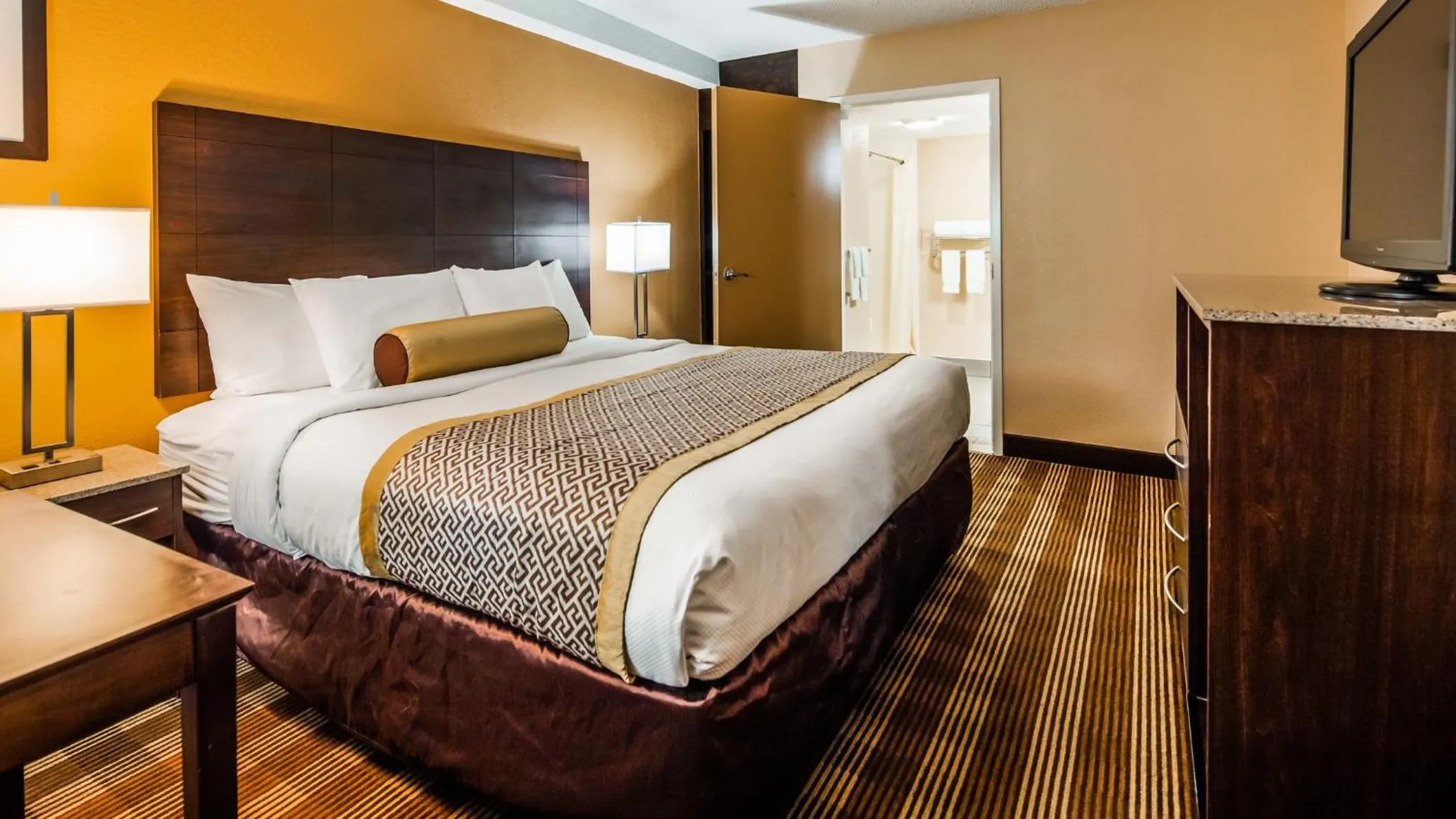 Photo of the whole room, Bed in Cape Cod (Hyannis) by IHG