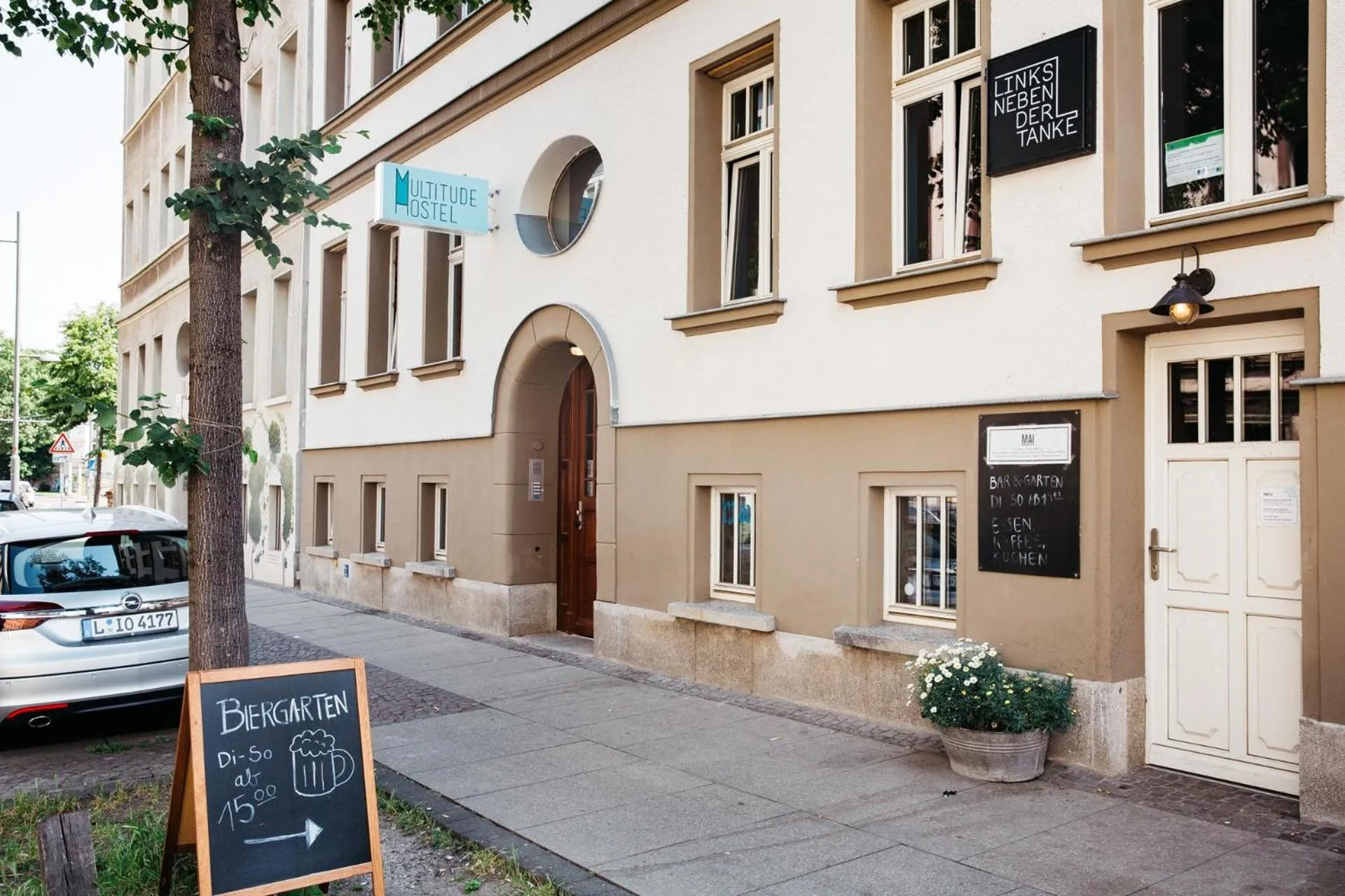 Facade/entrance in Hostel Multitude