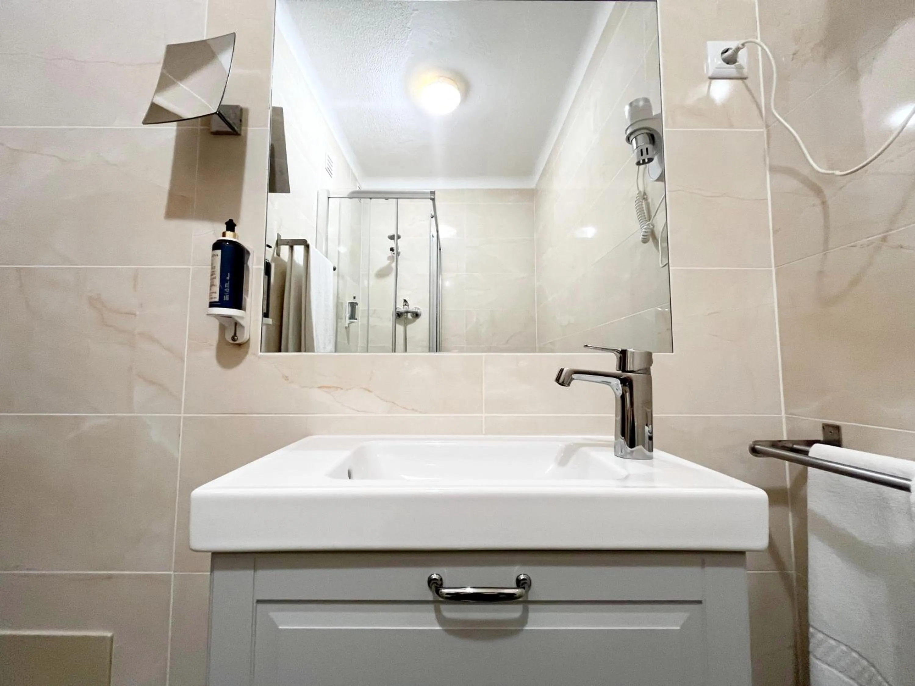 Bathroom in Quartos da Vila - Duna Parque Resorts & Hotels