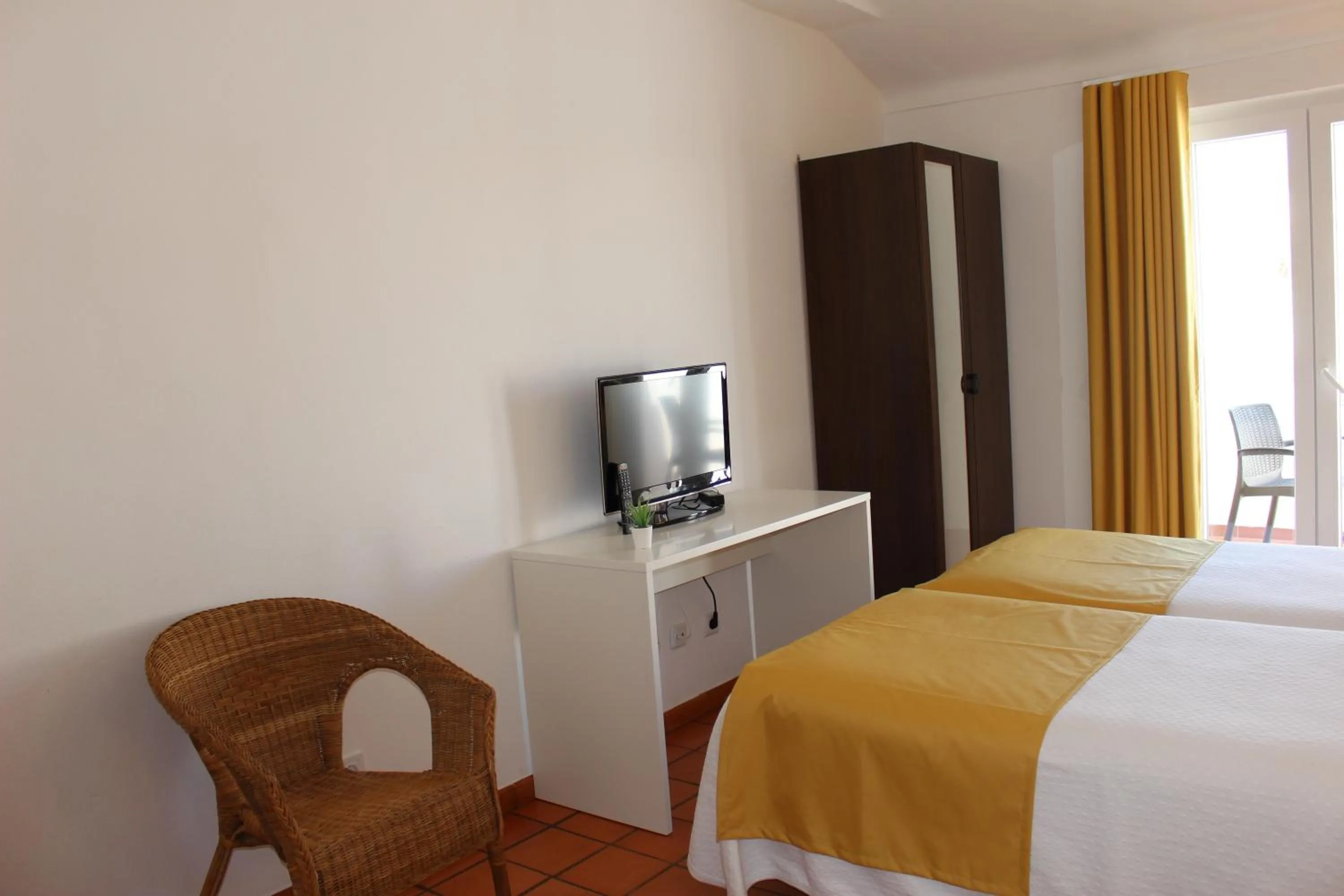 TV and multimedia, Bed in Quartos da Vila - Duna Parque Resorts & Hotels