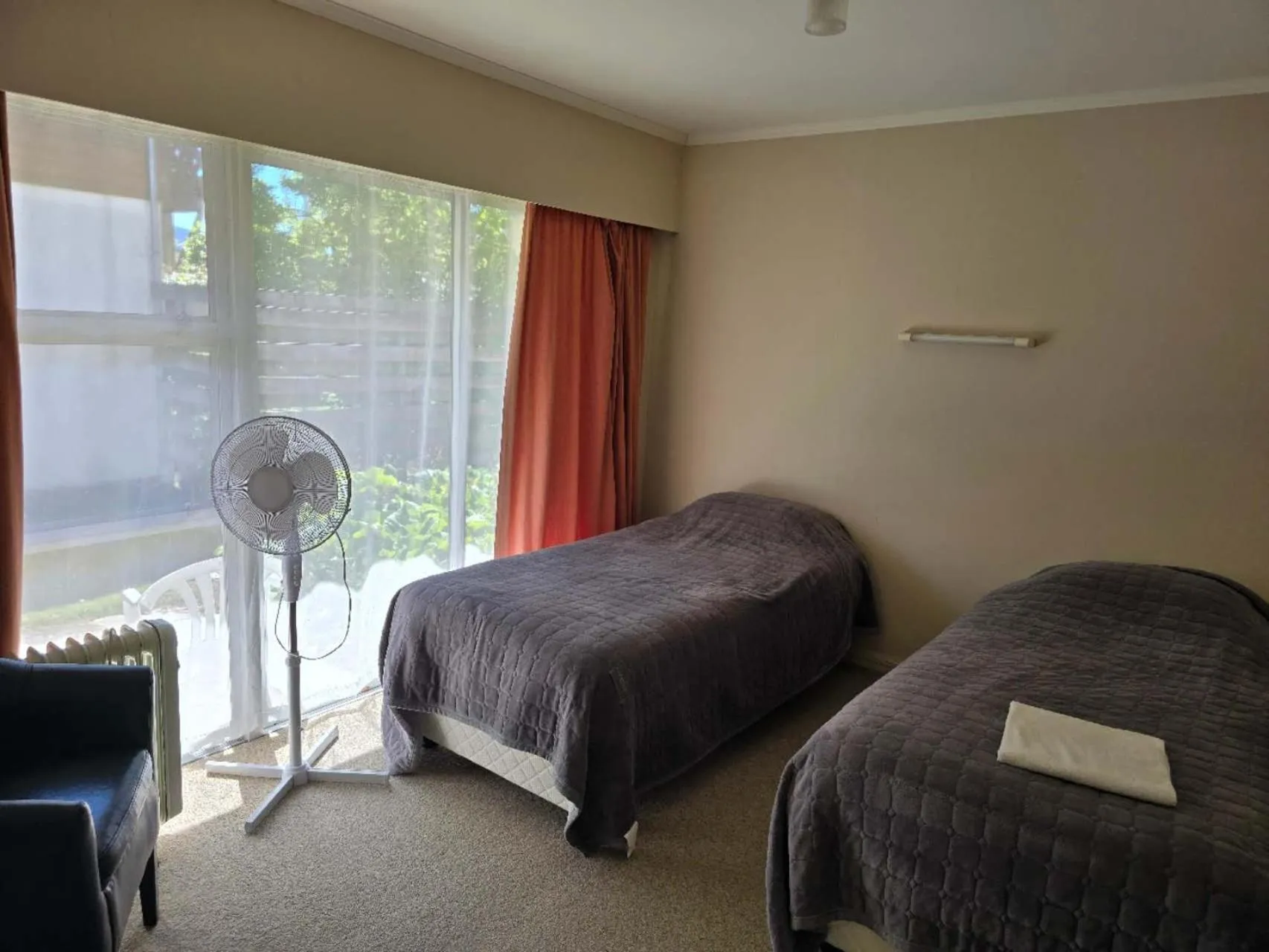 Bed in Alpenhorn Motel