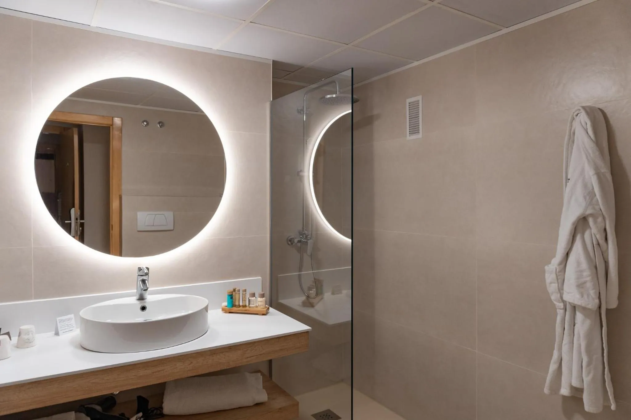 Shower in La Sort Boutique Hotel