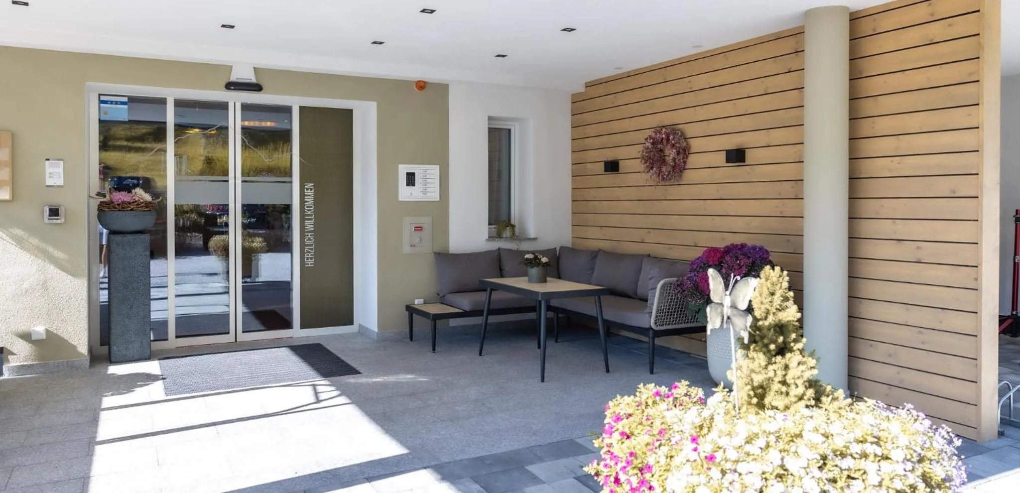 Facade/entrance in Das Aparthotel Olympia Tirol