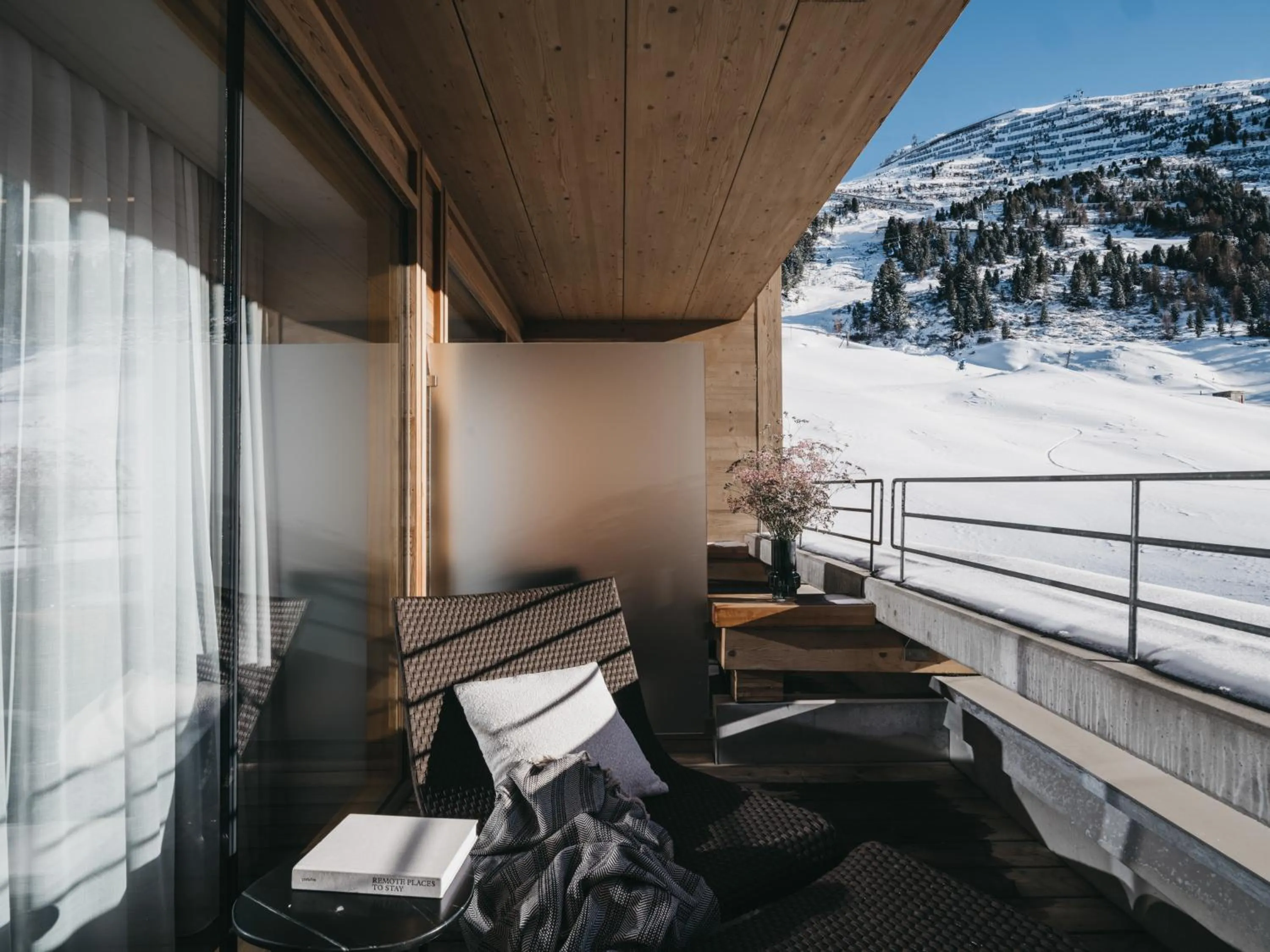 Day in The Crystal VAYA Unique