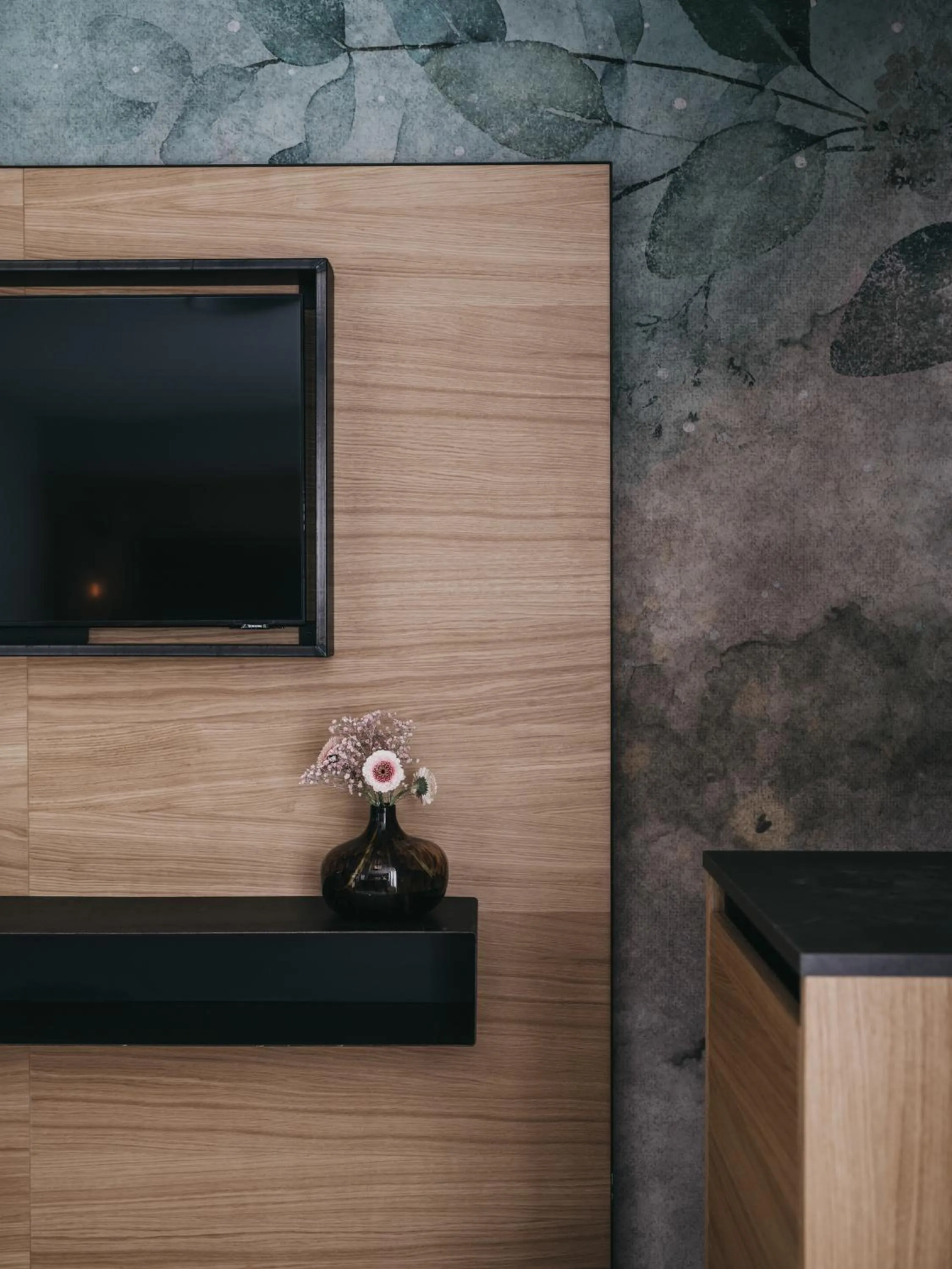 TV and multimedia in The Crystal VAYA Unique