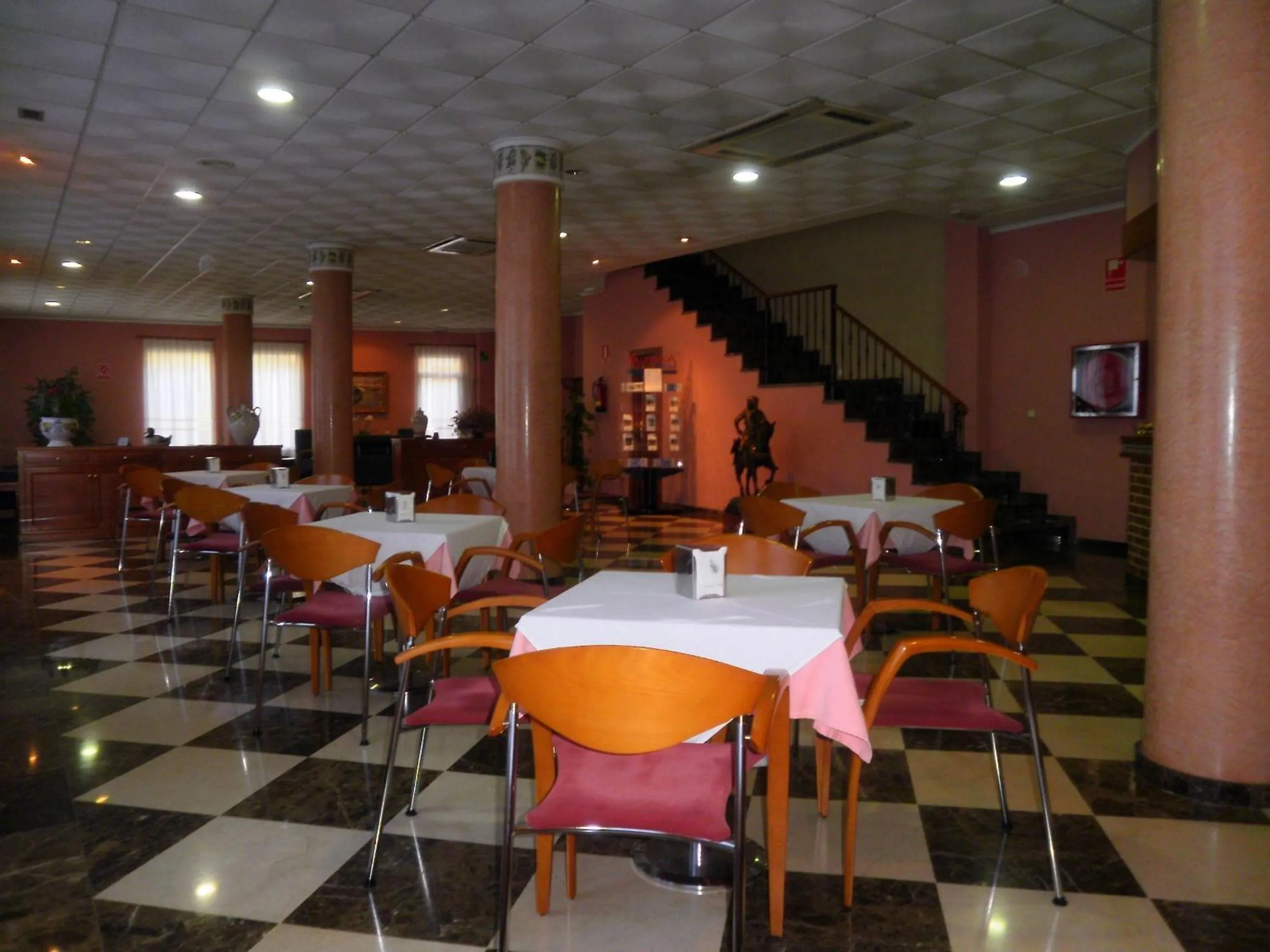 Restaurant/places to eat in Hotel Isabel