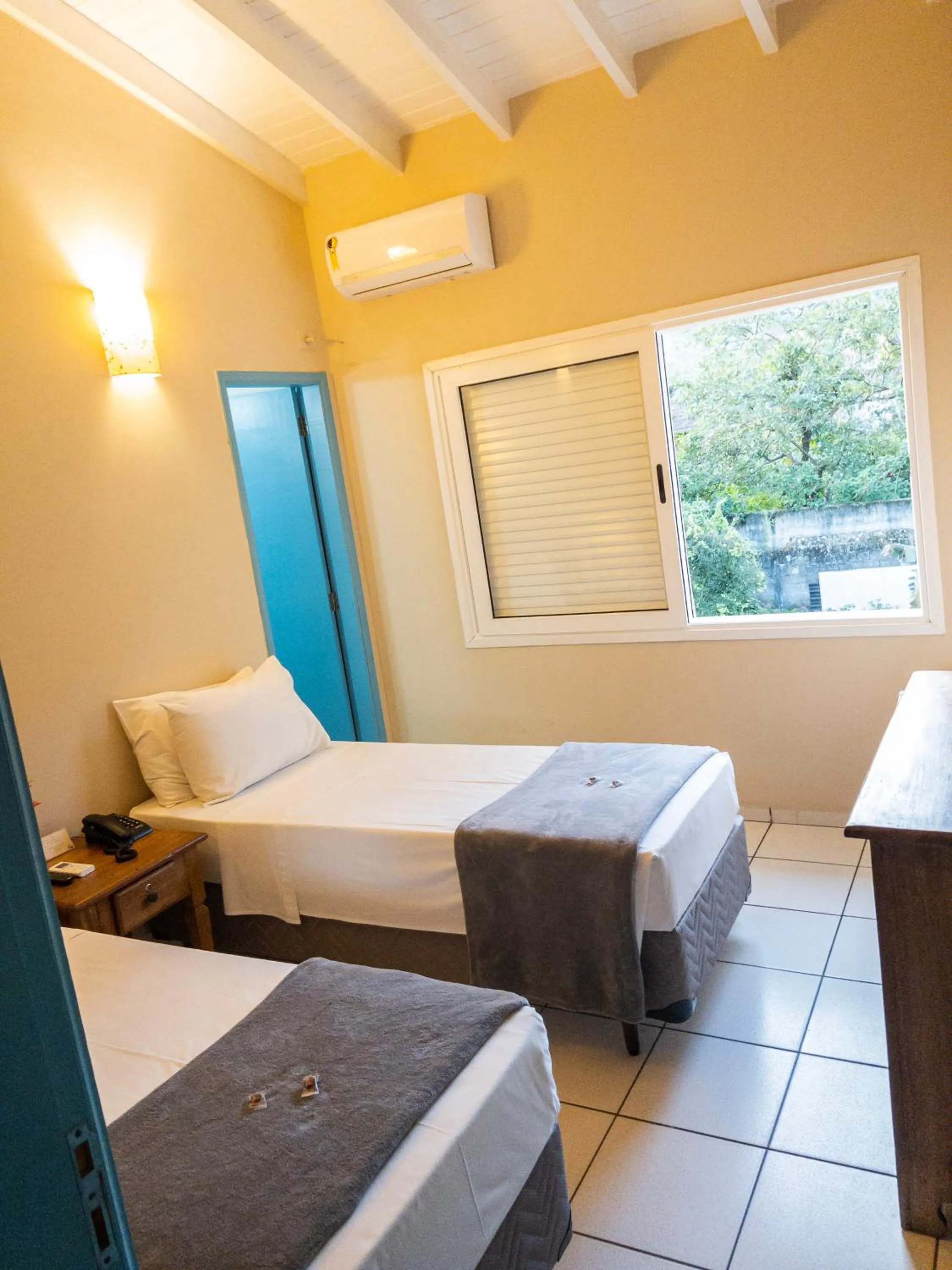 Photo of the whole room, Bed in Pousada Toca da Praia