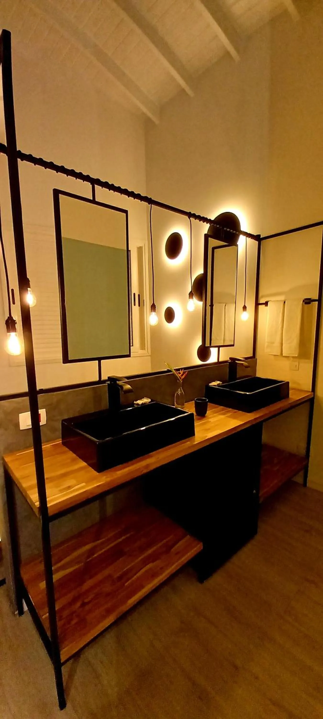 Bathroom, Bed in Pousada Toca da Praia