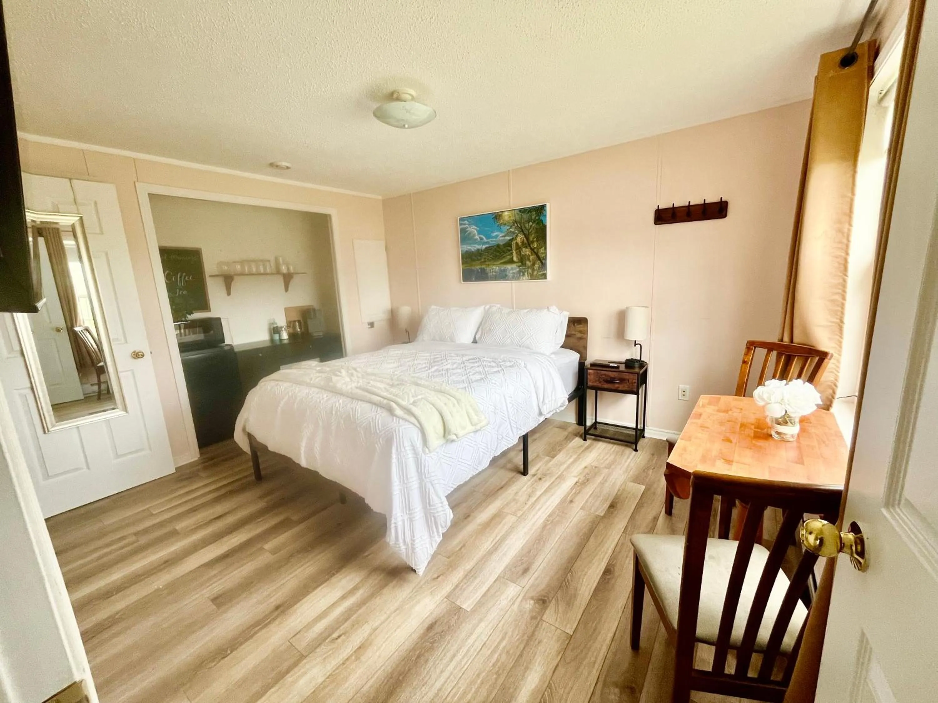 Bed in Alma Shore Lane Suites & Cottages