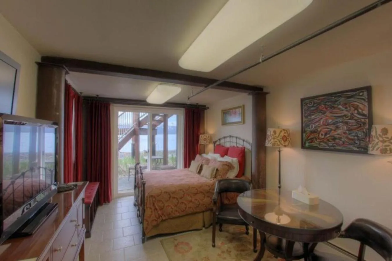 Photo of the whole room, Bed in Land's End