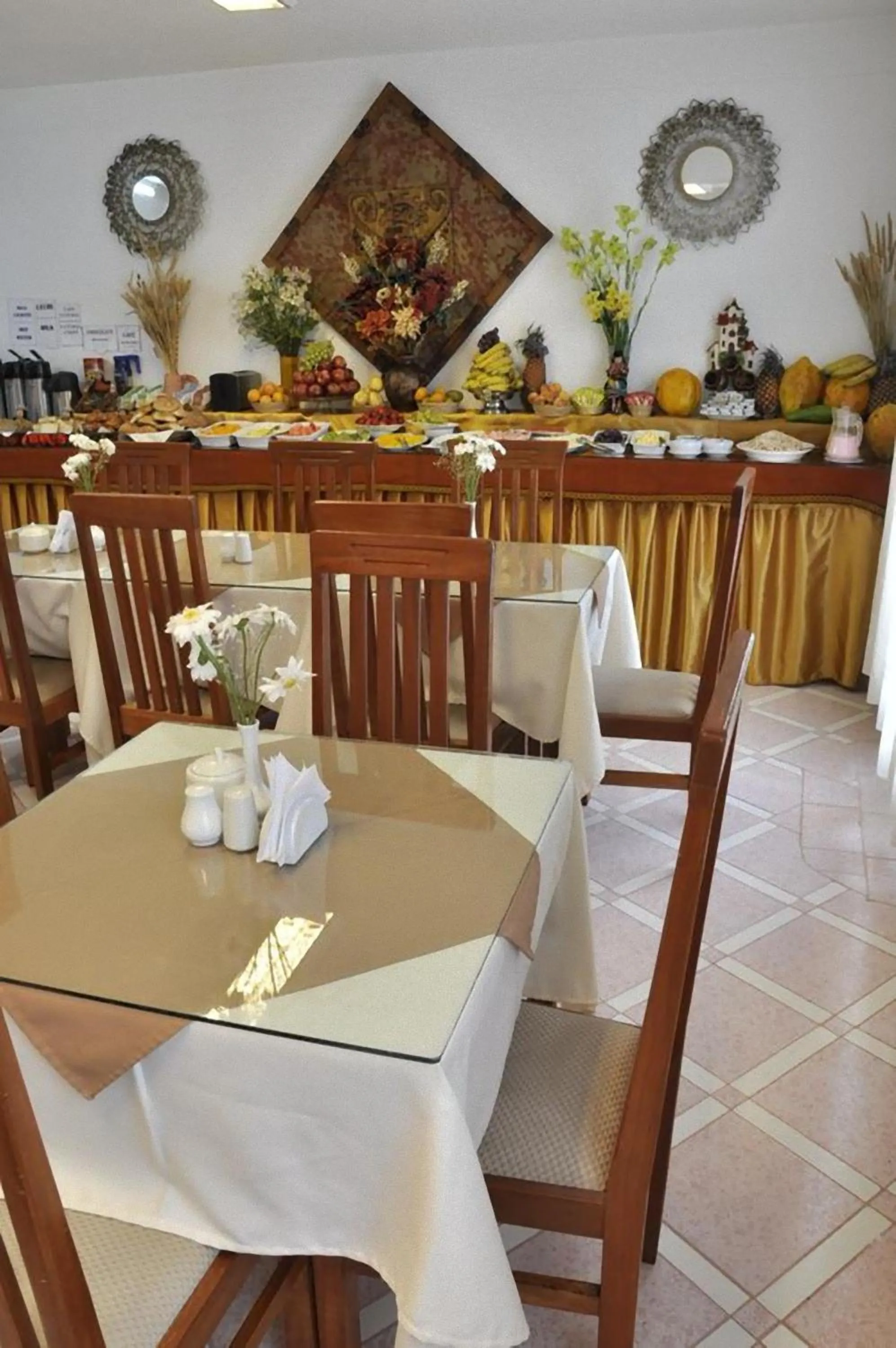 Restaurant/places to eat in Awki´s Dream Hotel