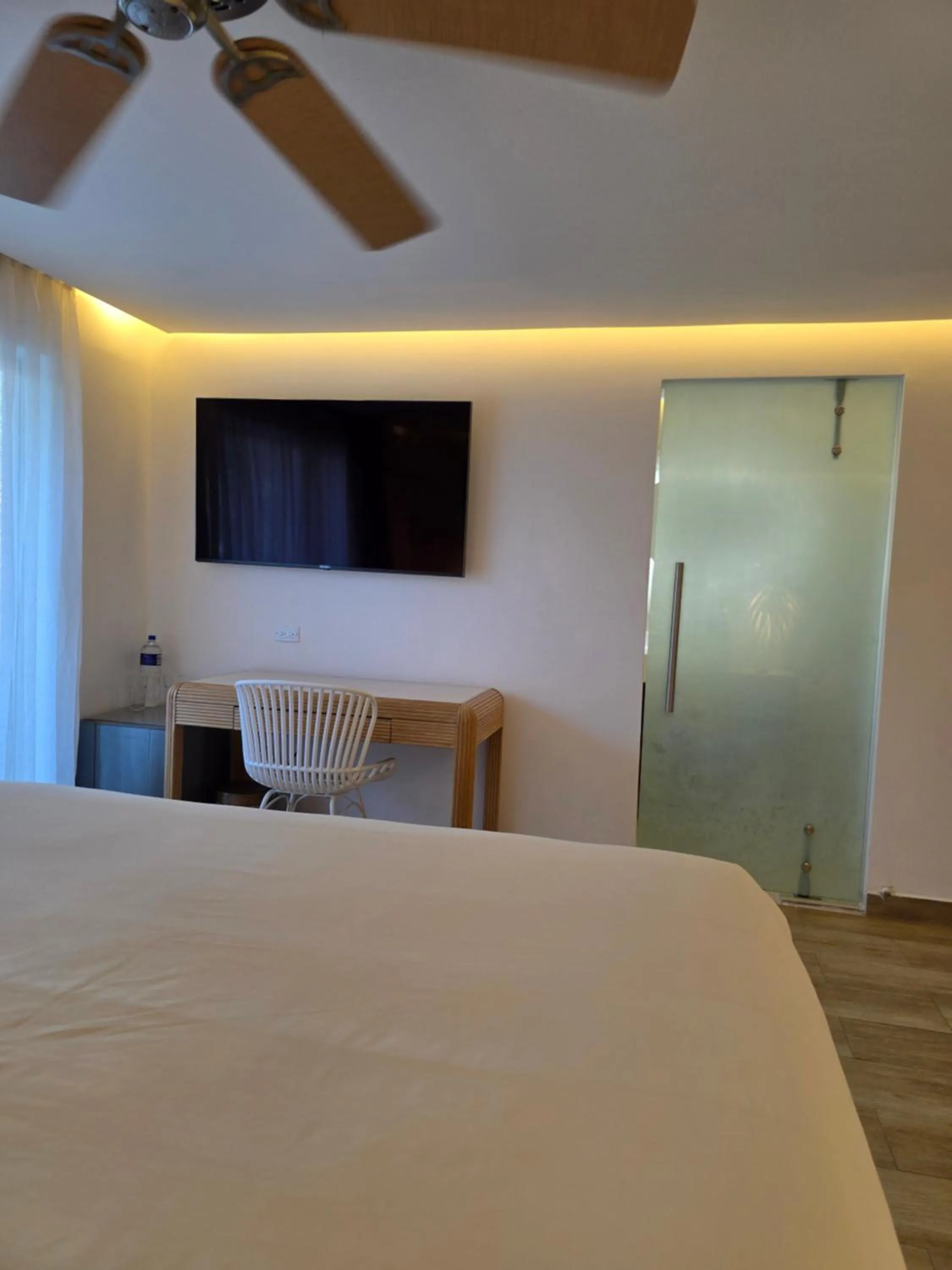 TV and multimedia, Bed in Hotel Cocoplum Beach