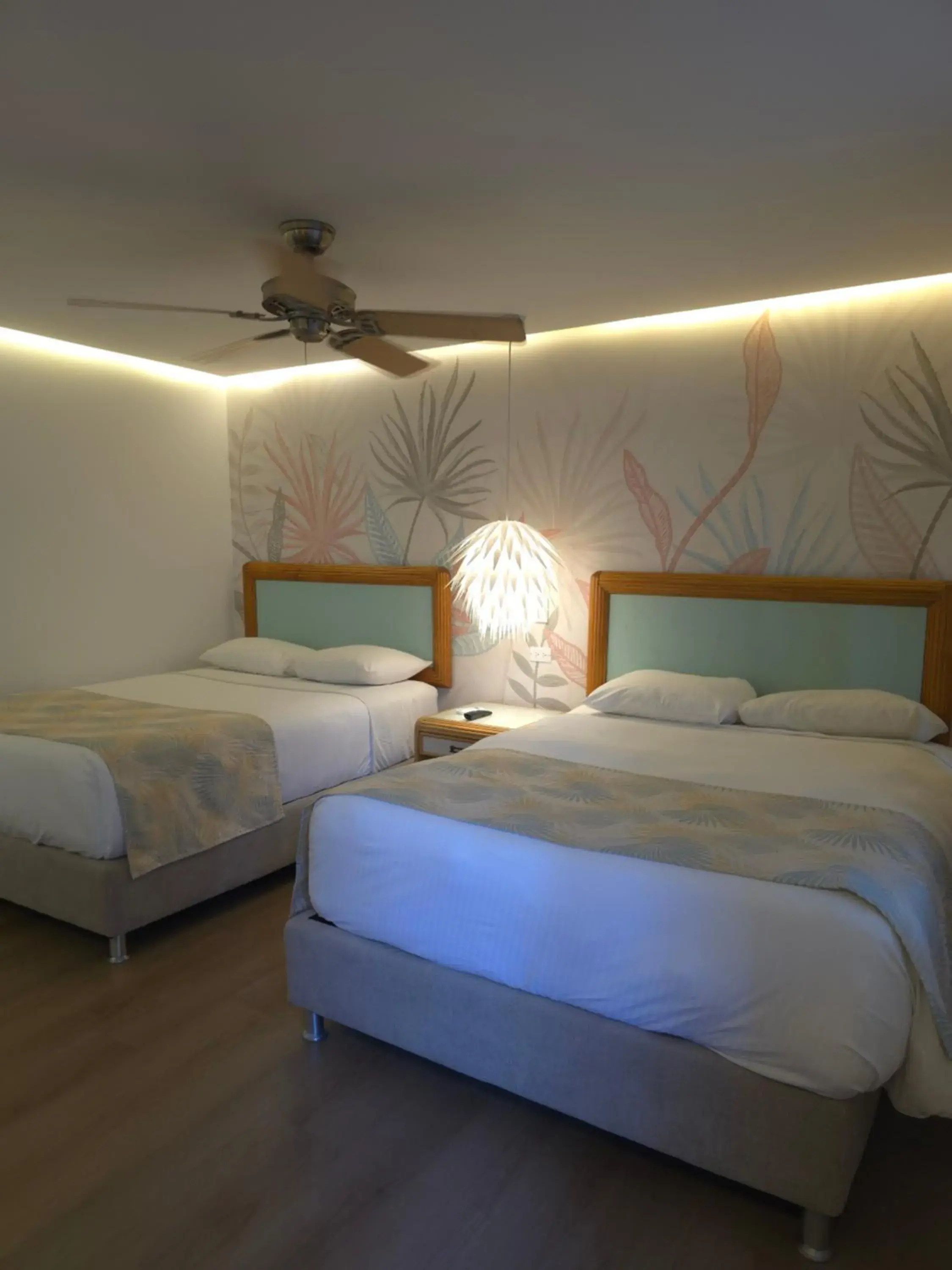 Twin Room in Hotel Cocoplum Beach Twin Room in Hotel Cocoplum Beach