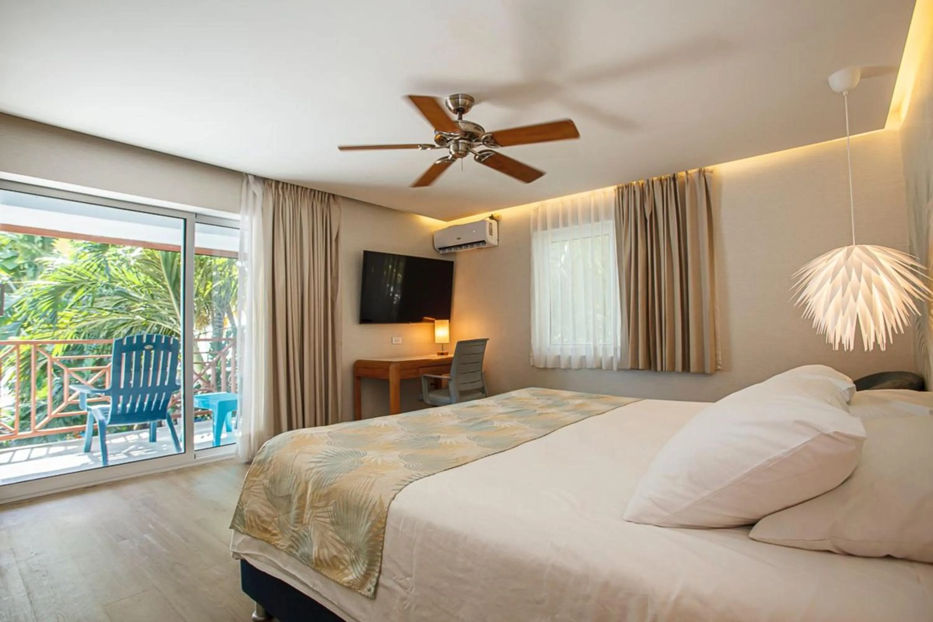 Bed in Hotel Cocoplum Beach