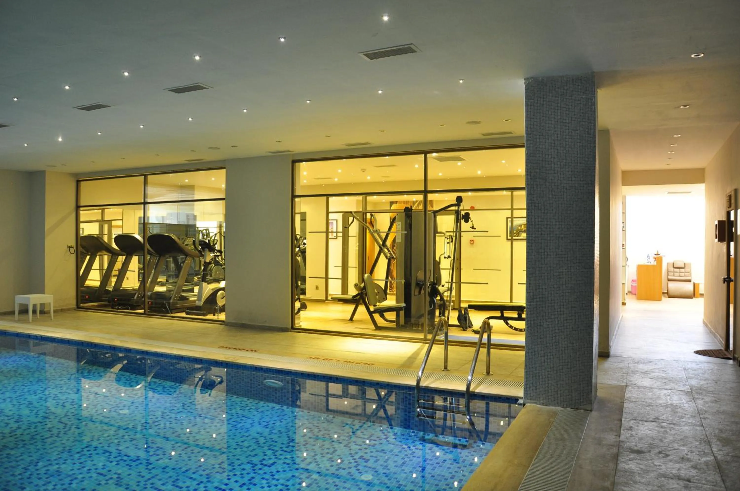 Swimming pool in Jasmin Beach Hotel