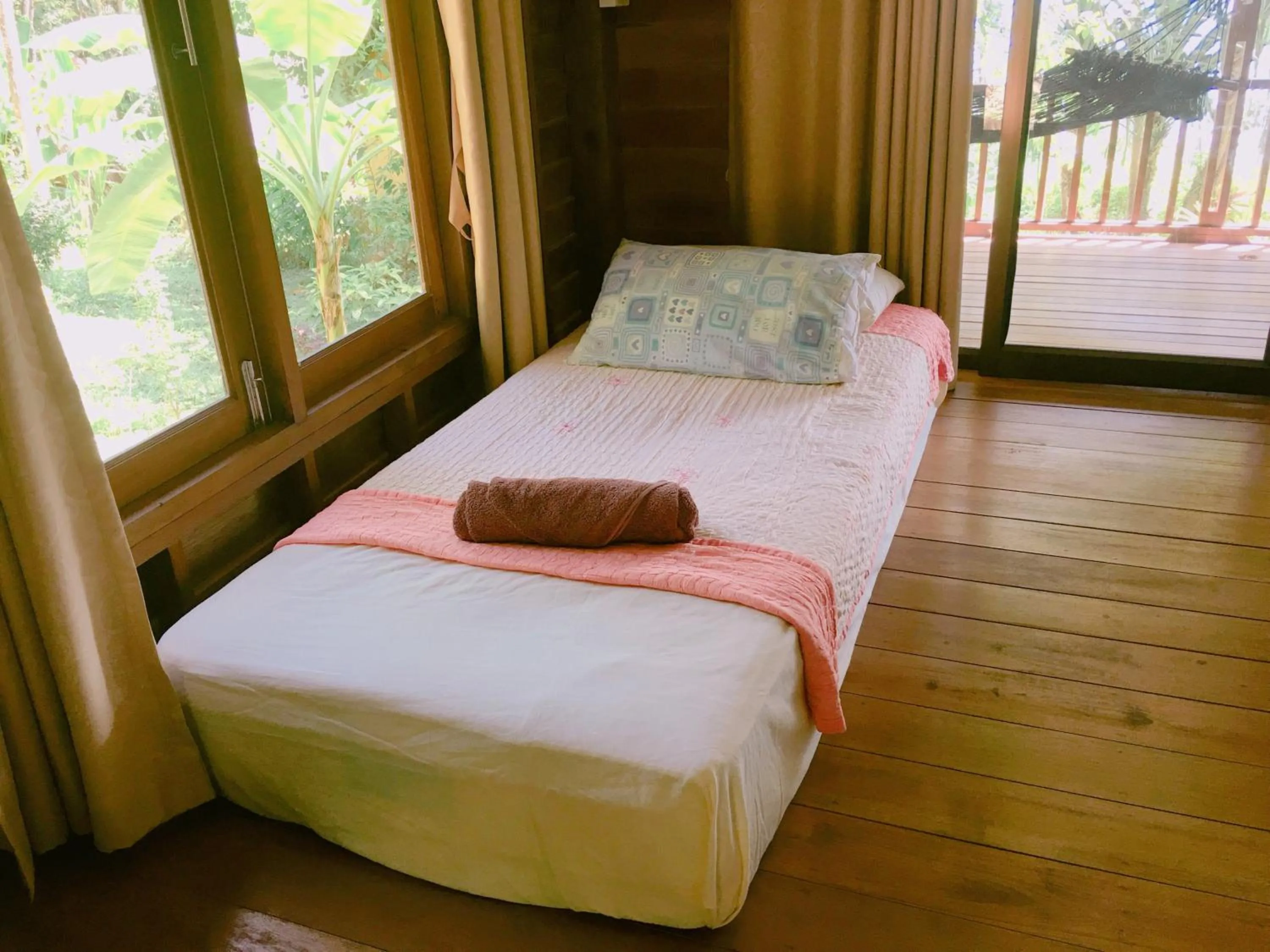 Bed in Tha Khao Bay View Bungalow