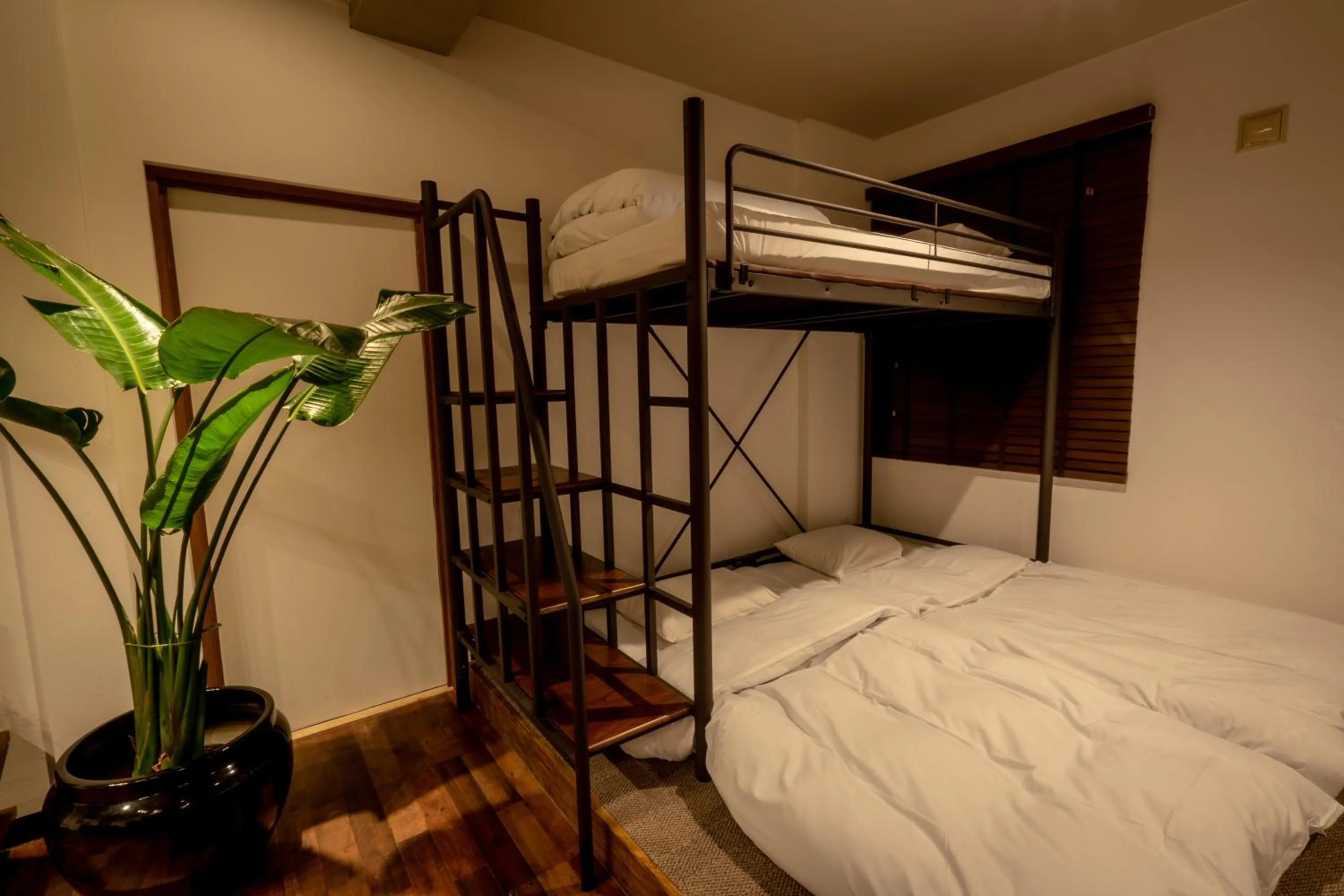 Photo of the whole room, Bed in LifeHouse IPPO