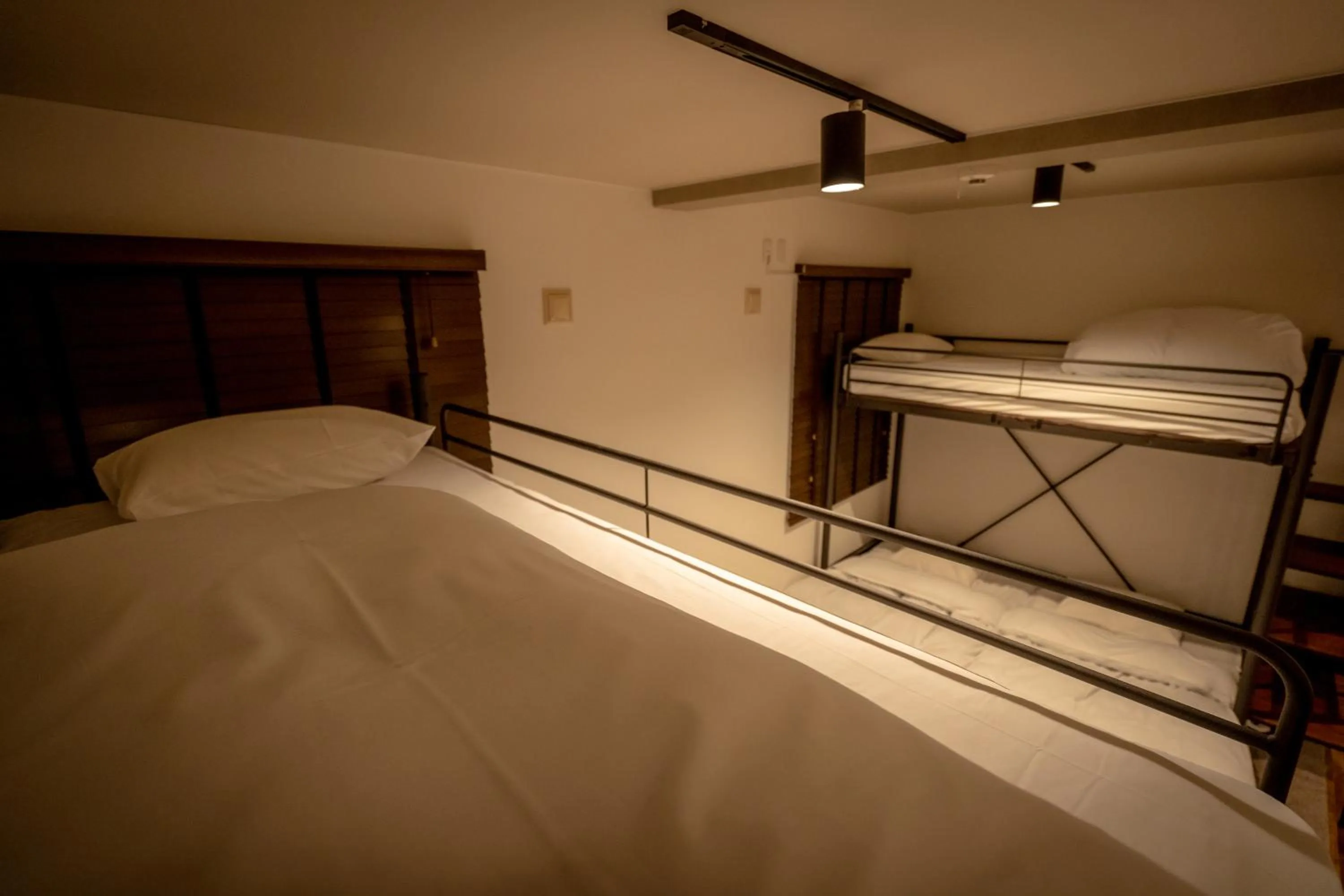 Photo of the whole room, Bed in LifeHouse IPPO