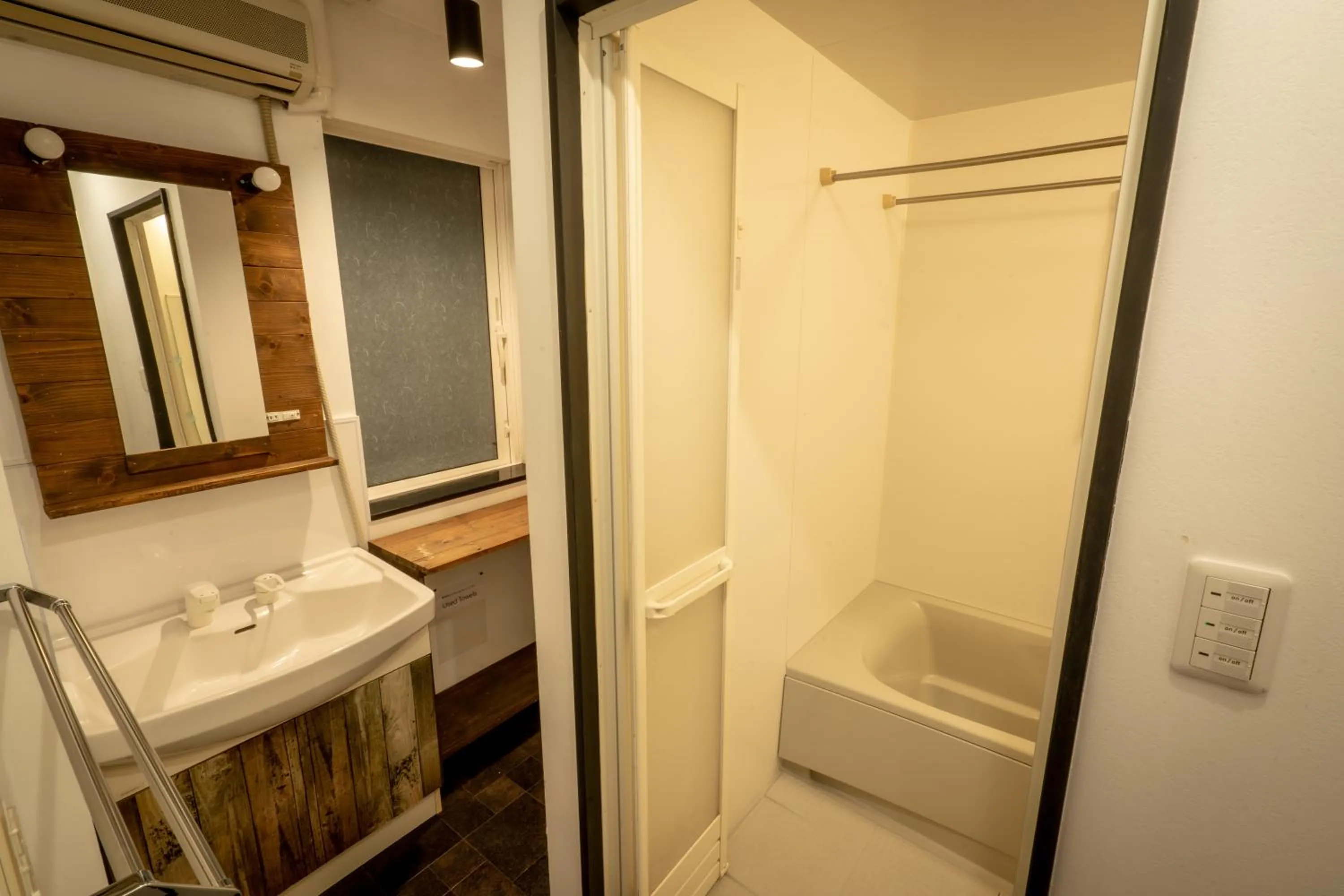 Photo of the whole room in LifeHouse IPPO