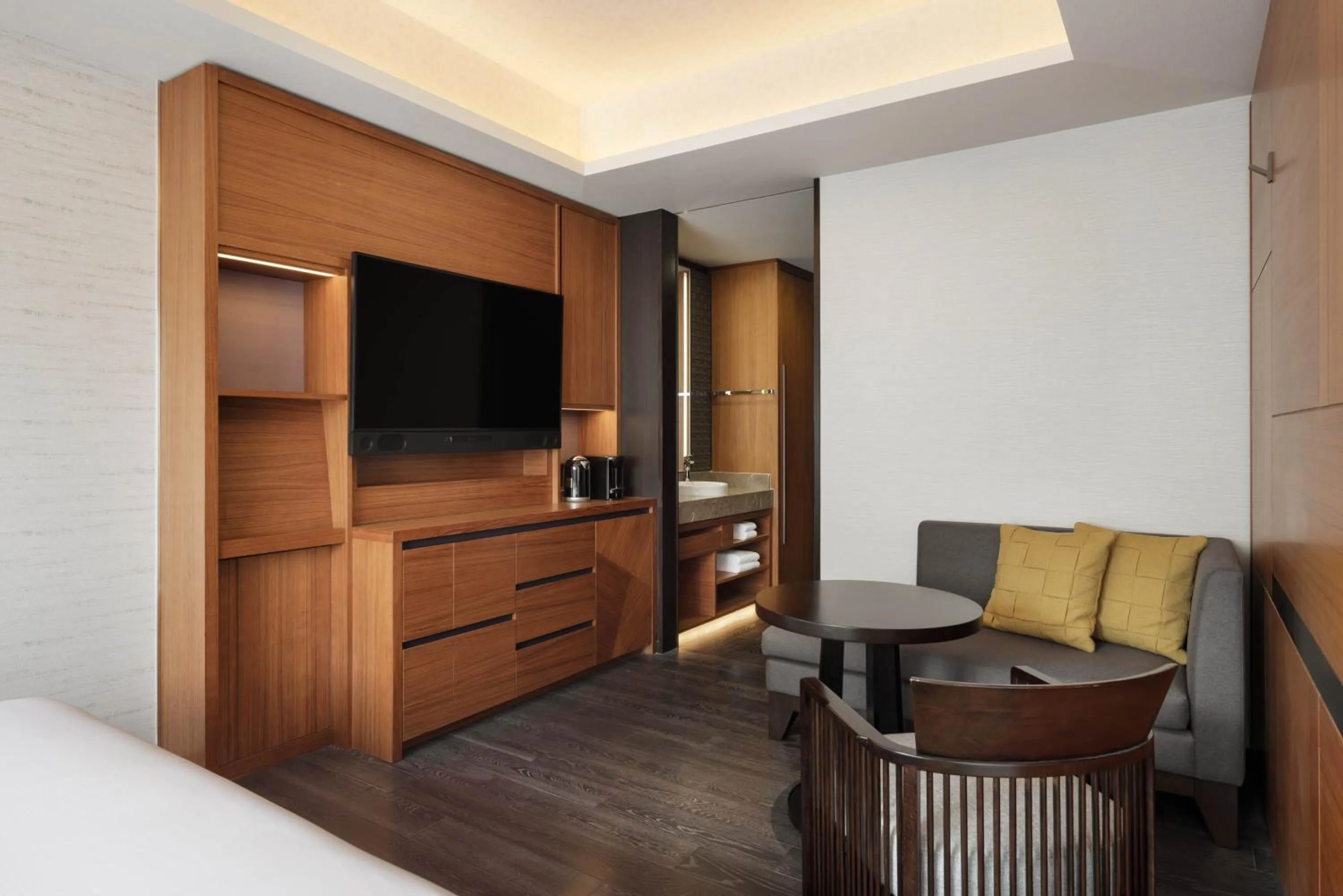 Photo of the whole room, Bed in Courtyard by Marriott Kyoto Shijo Karasuma