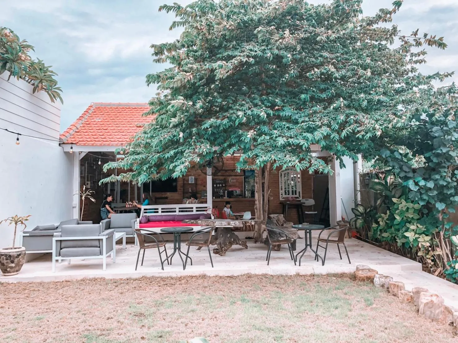 Restaurant/places to eat in Hikari Guesthouse