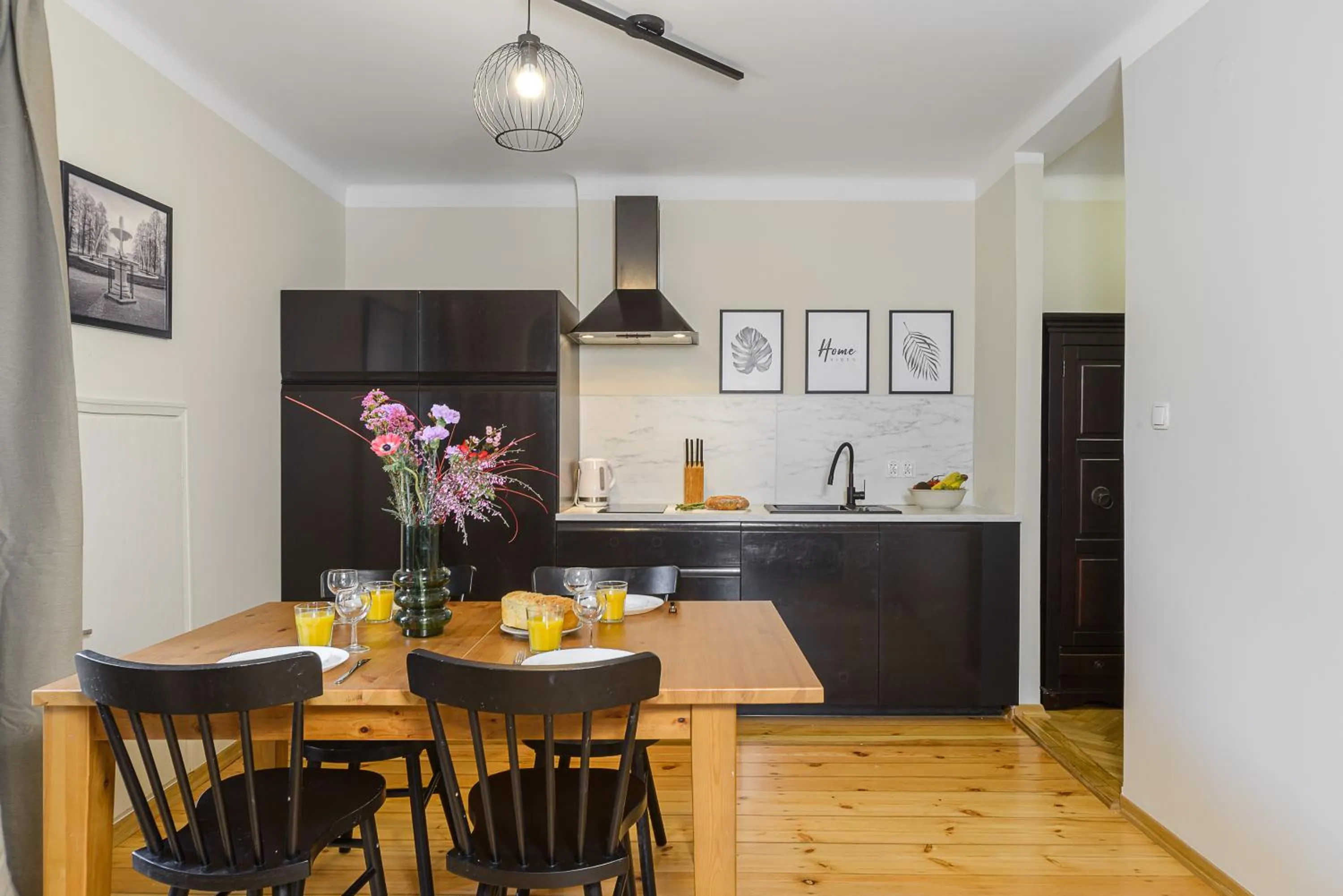 Dining area in P&O Apartments Old Town