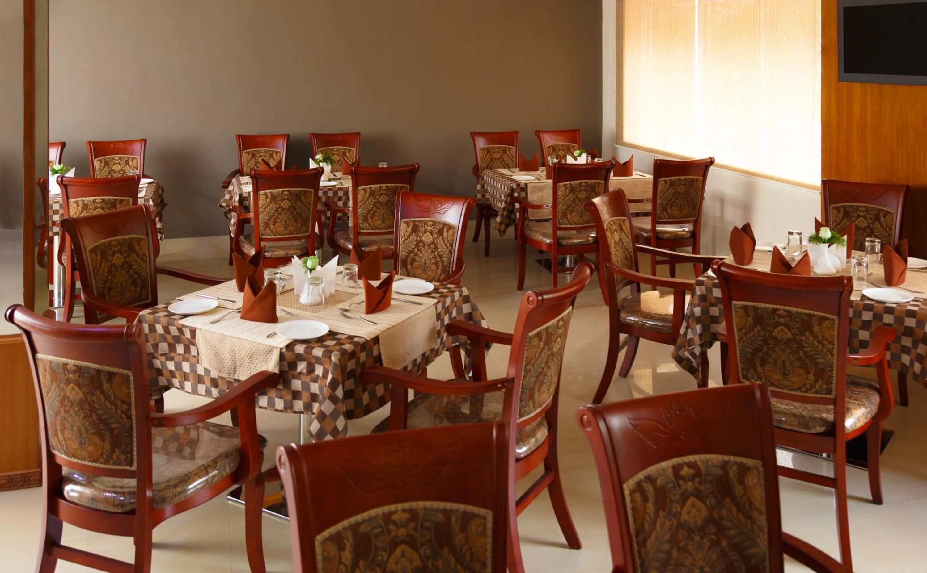 Restaurant/places to eat in Hotel Gopalapuram International