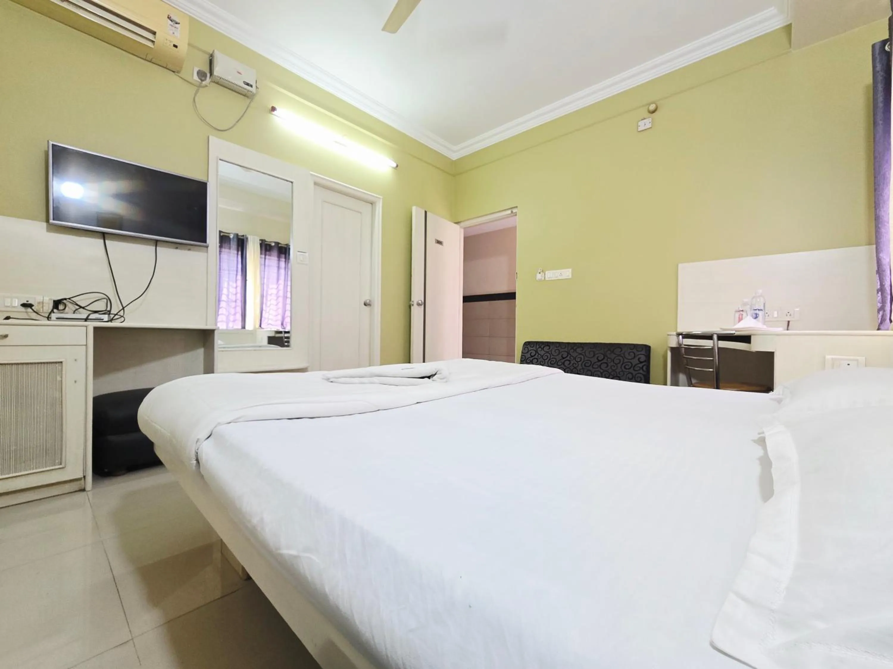 Bedroom, Bed in The Corporate Comforts