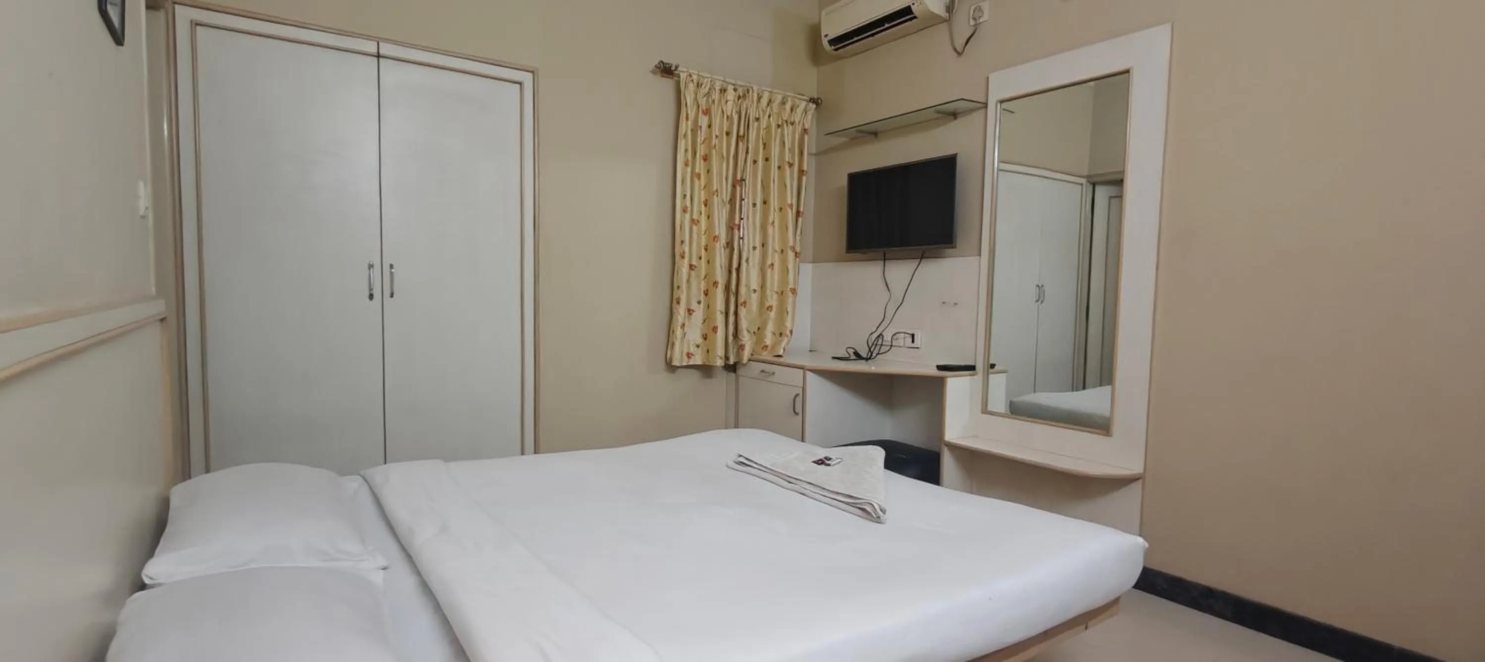 Photo of the whole room, Bed in The Corporate Comforts