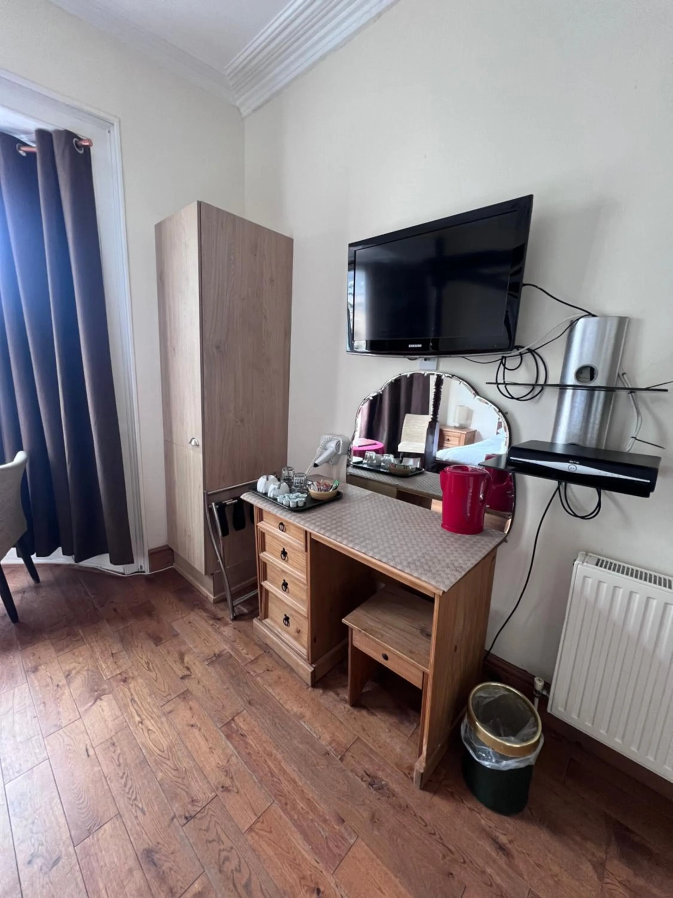 TV and multimedia in Royal Britannia Hotel