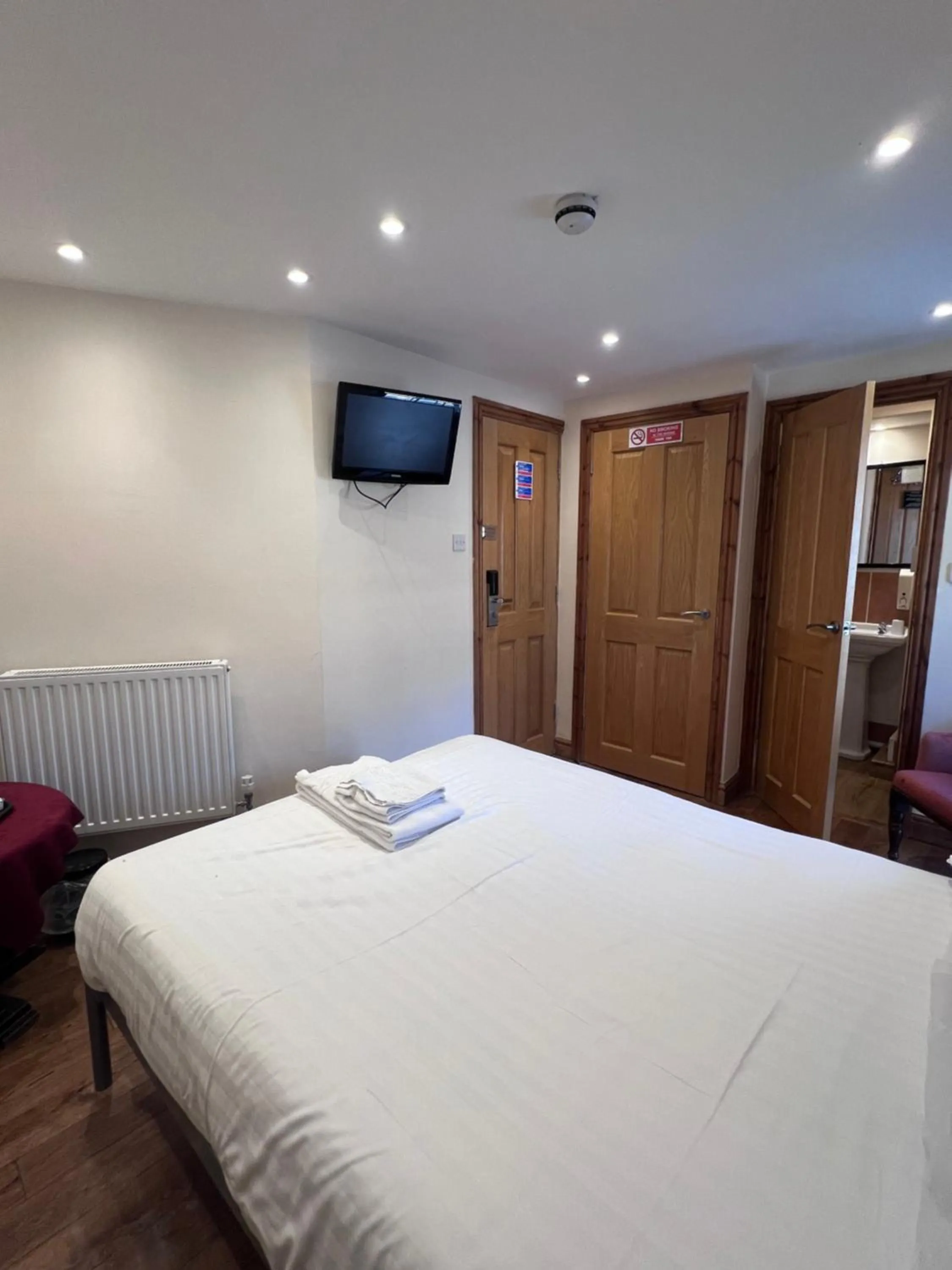 Bed in Royal Britannia Hotel