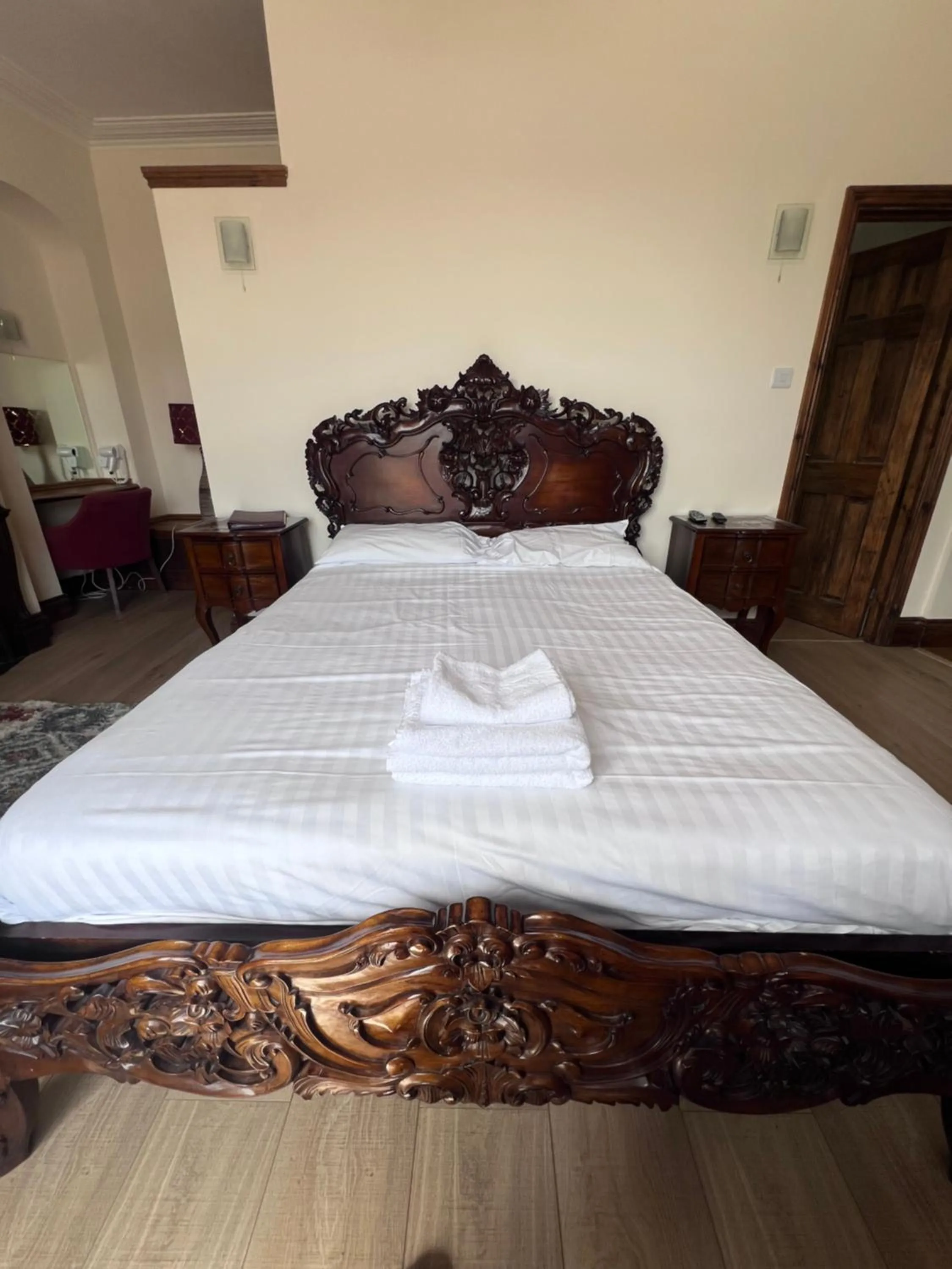 Bed in Royal Britannia Hotel