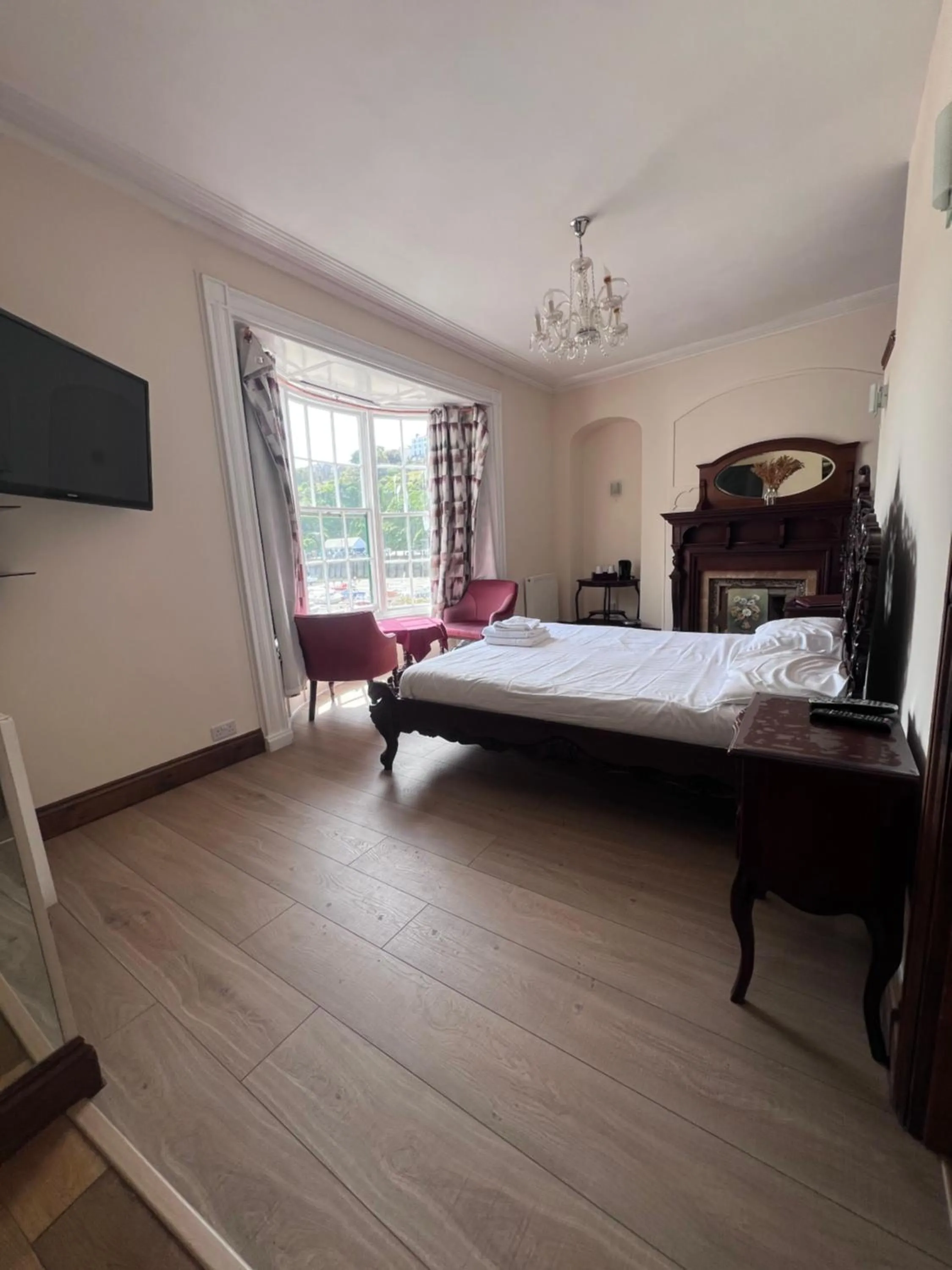 Bed in Royal Britannia Hotel