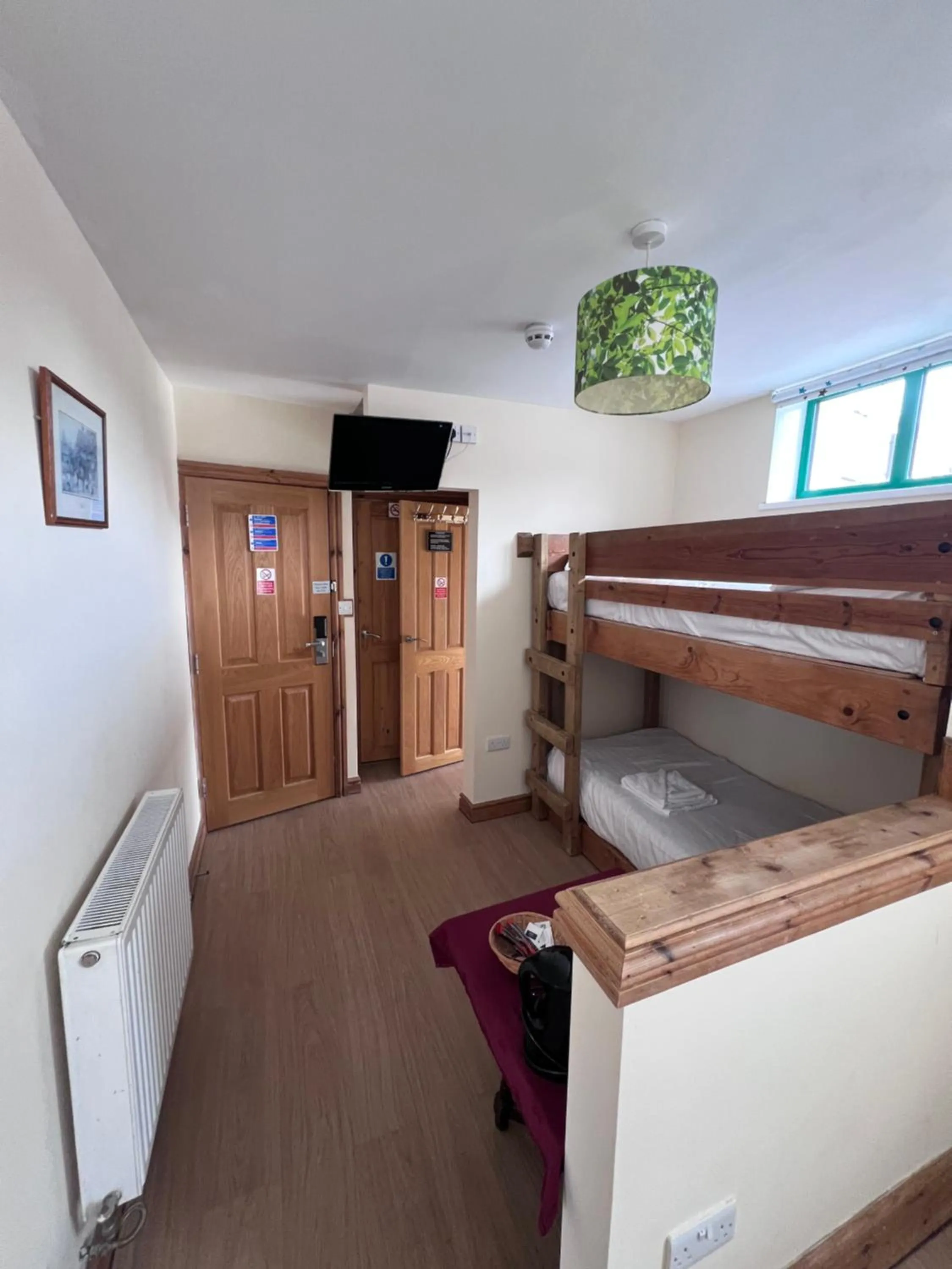 Bedroom, Bed in Royal Britannia Hotel