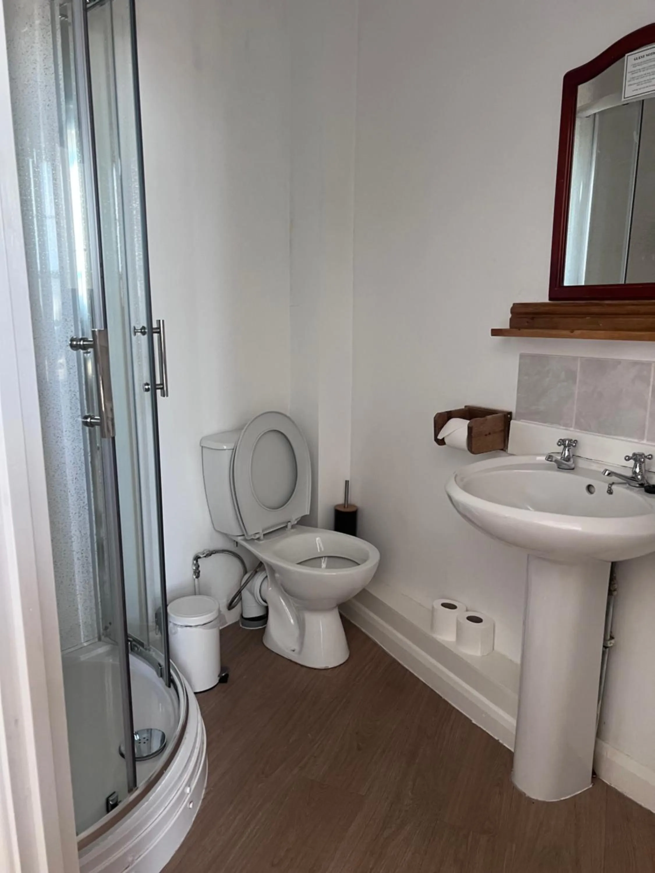 Shower in Royal Britannia Hotel