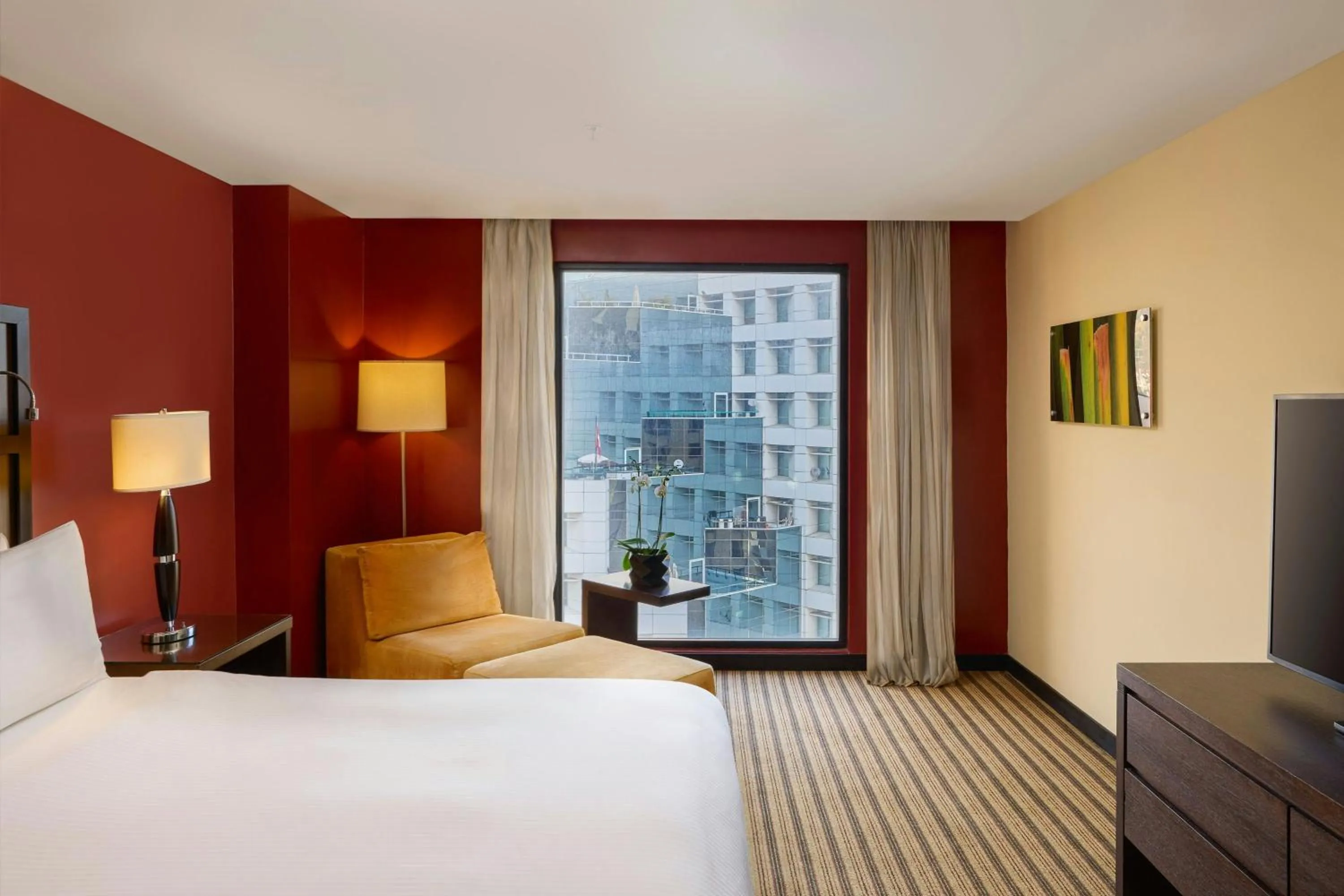 Photo of the whole room, Bed in Renaissance Caracas La Castellana Hotel