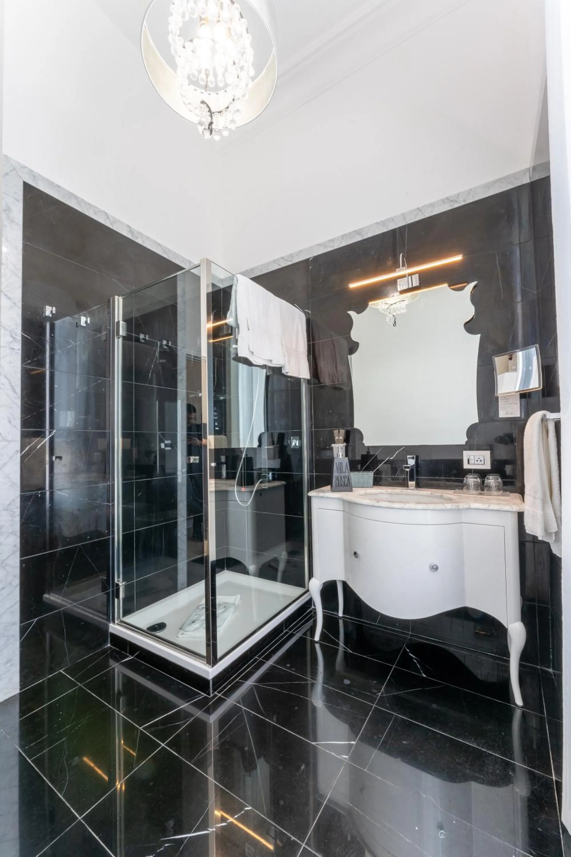 Shower in Villa Mosca Charming House